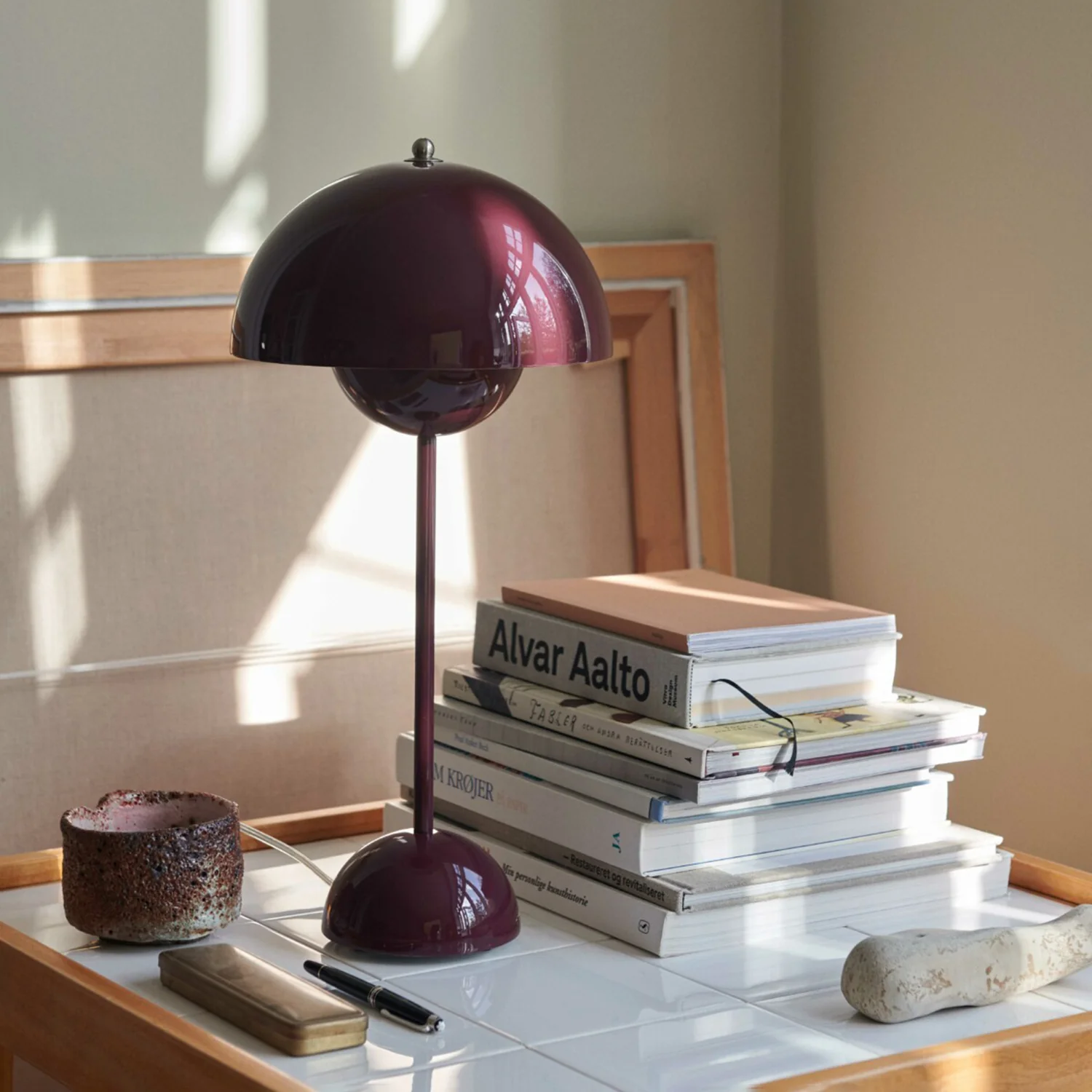 &tradition | flowerpot VP3 table lamp | dark plum - Image 2
