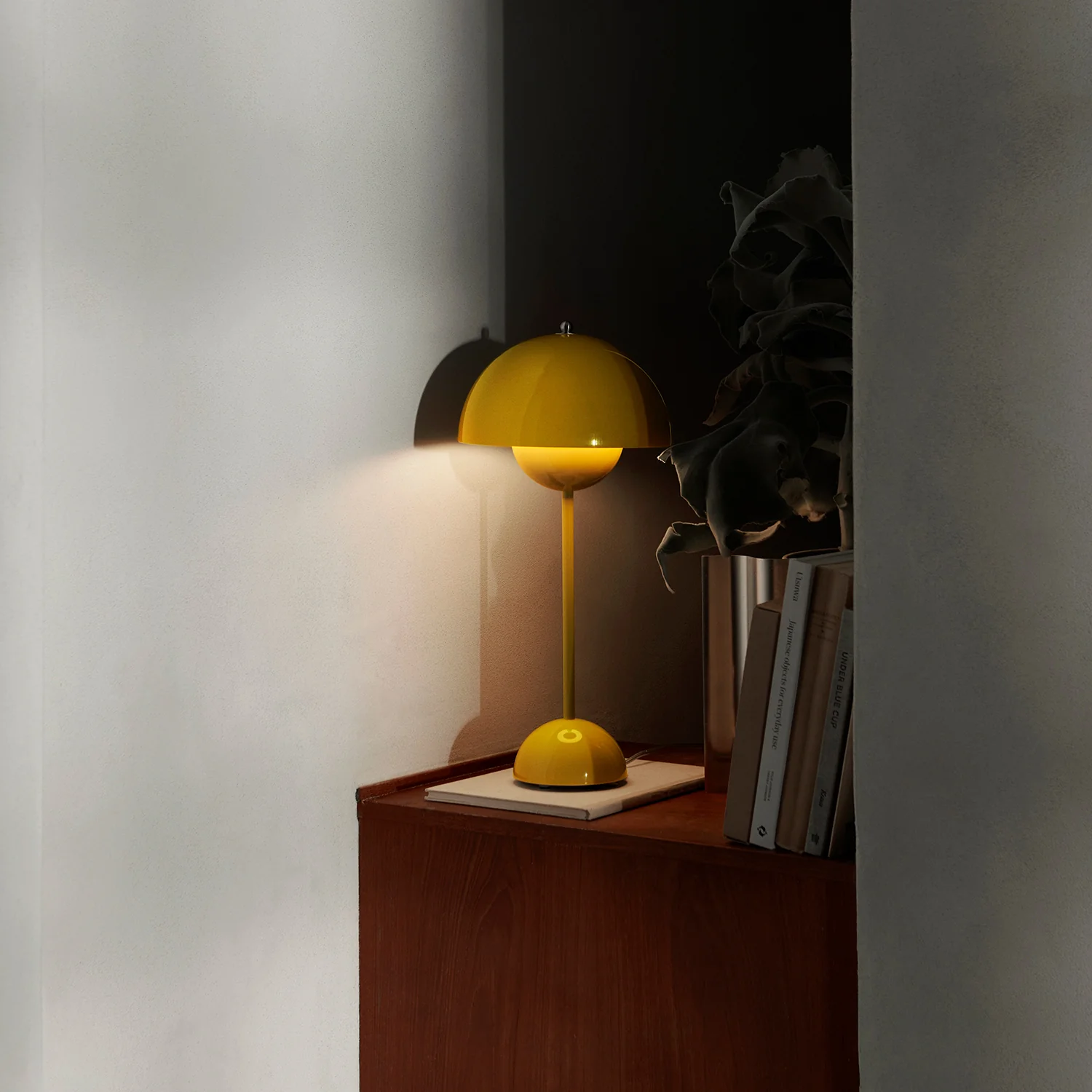 &tradition | flowerpot VP3 table lamp | mustard - Image 4
