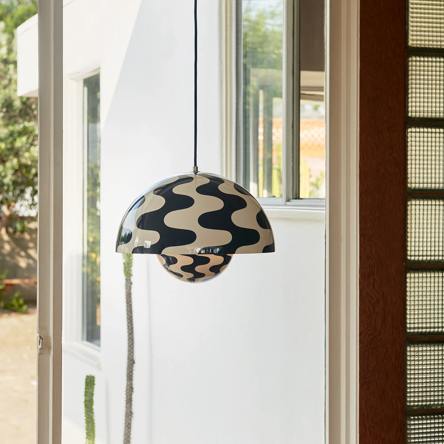 &tradition | flowerpot VP7 pendant lamp | black + white pattern 37cm - Image 2