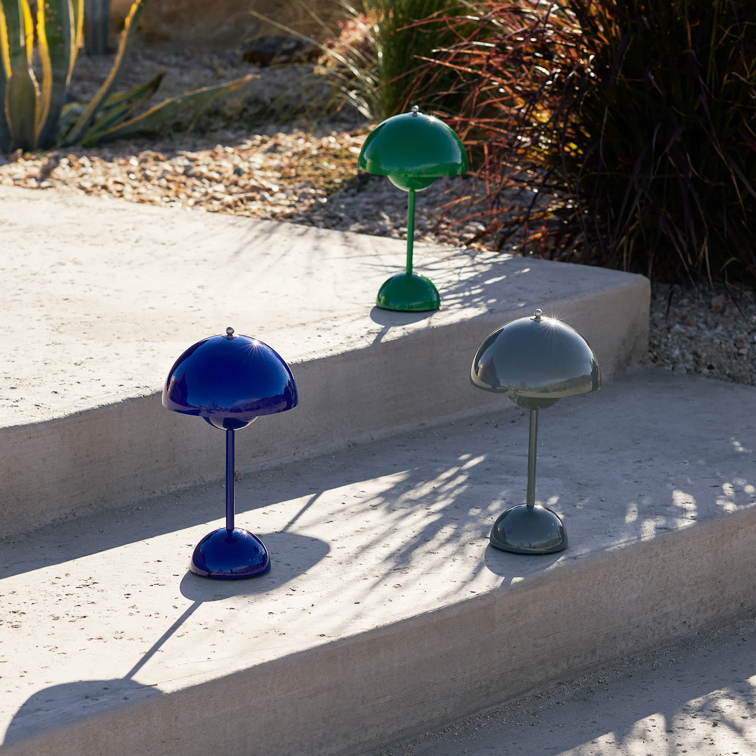 &tradition | flowerpot VP9 portable lamp | signal green - Image 6