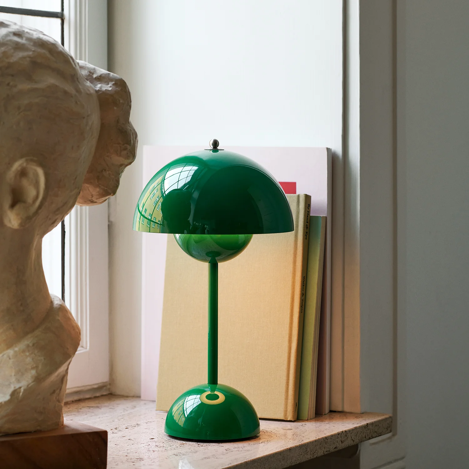 &tradition | flowerpot VP9 portable lamp | signal green - Image 8