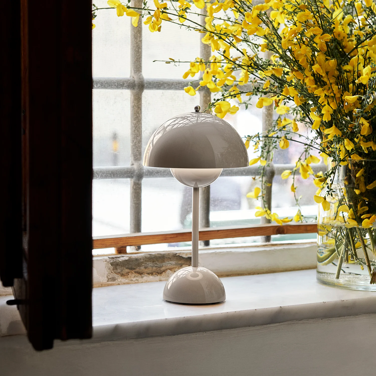 &tradition | flowerpot VP9 portable lamp | grey beige - Image 5