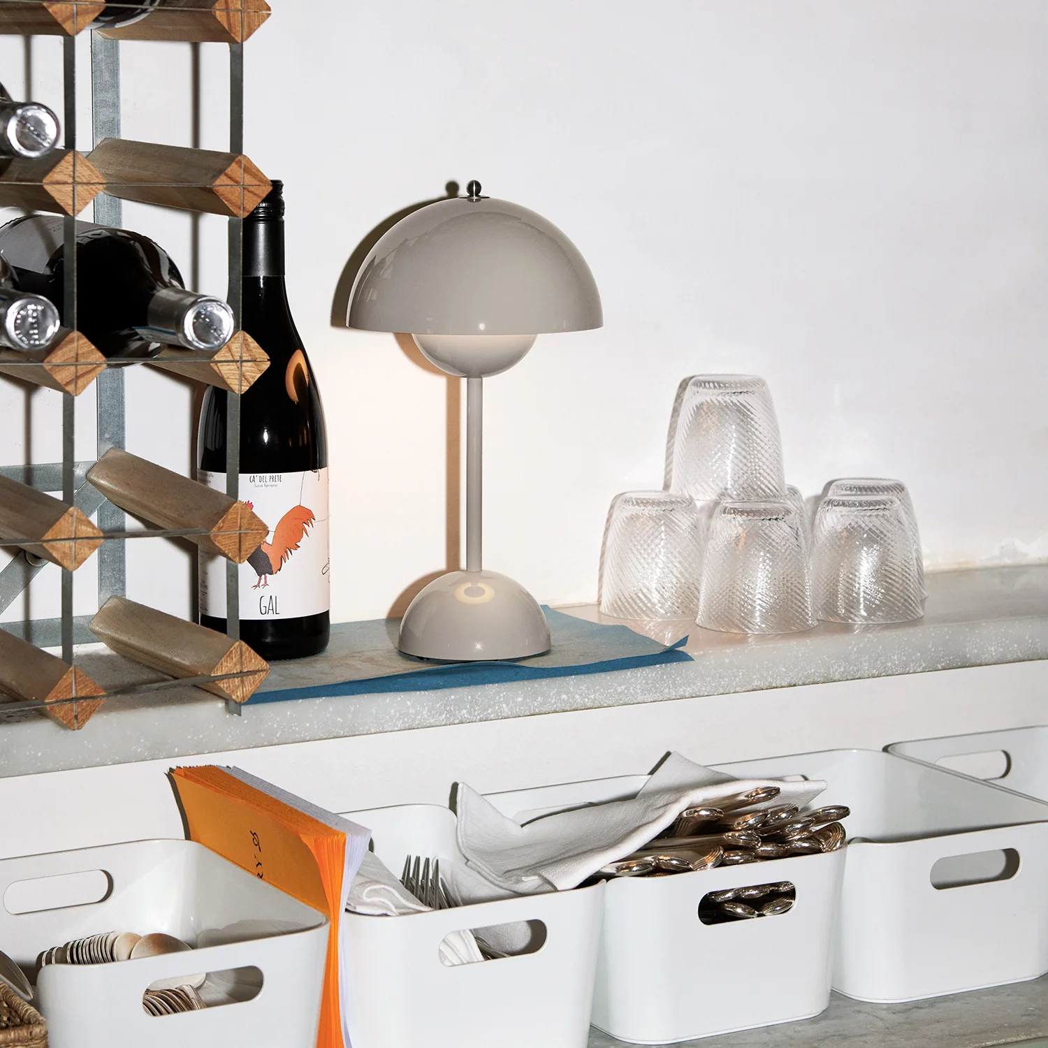 &tradition | flowerpot VP9 portable lamp | grey beige - Image 9