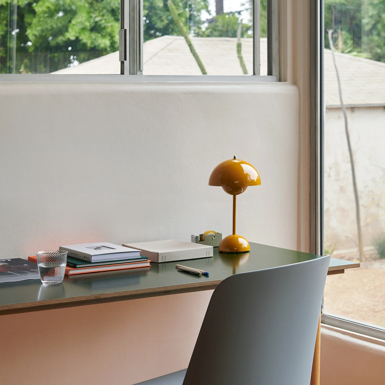 &tradition | flowerpot VP9 portable lamp | mustard - Image 11