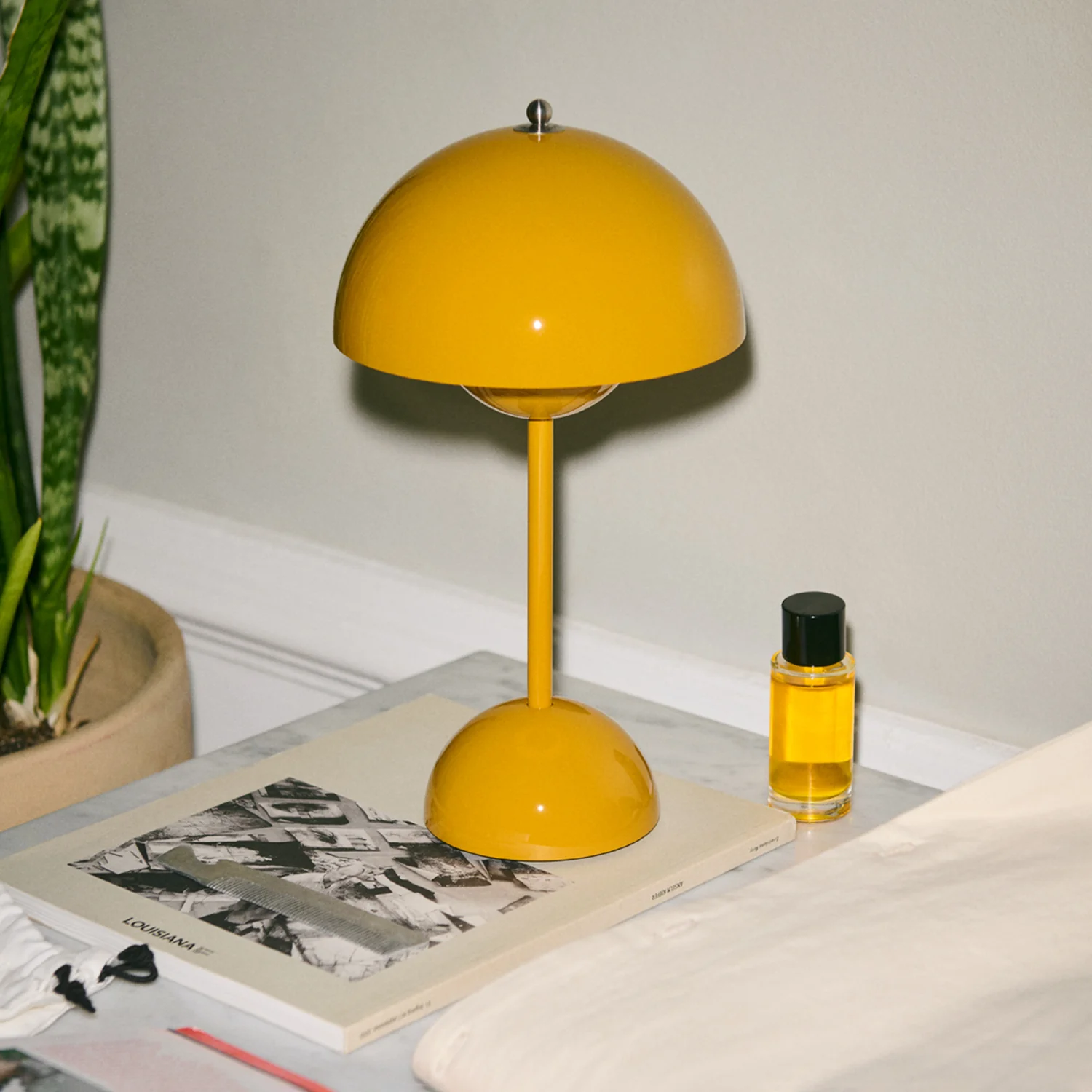 &tradition | flowerpot VP9 portable lamp | mustard - Image 9