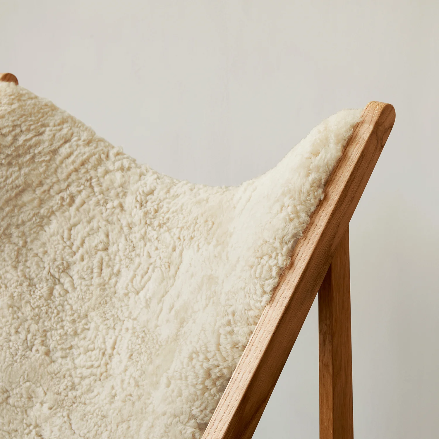 audo copenhagen (menu) | knitting lounge chair | sheepskin nature + natural oak base - Image 4