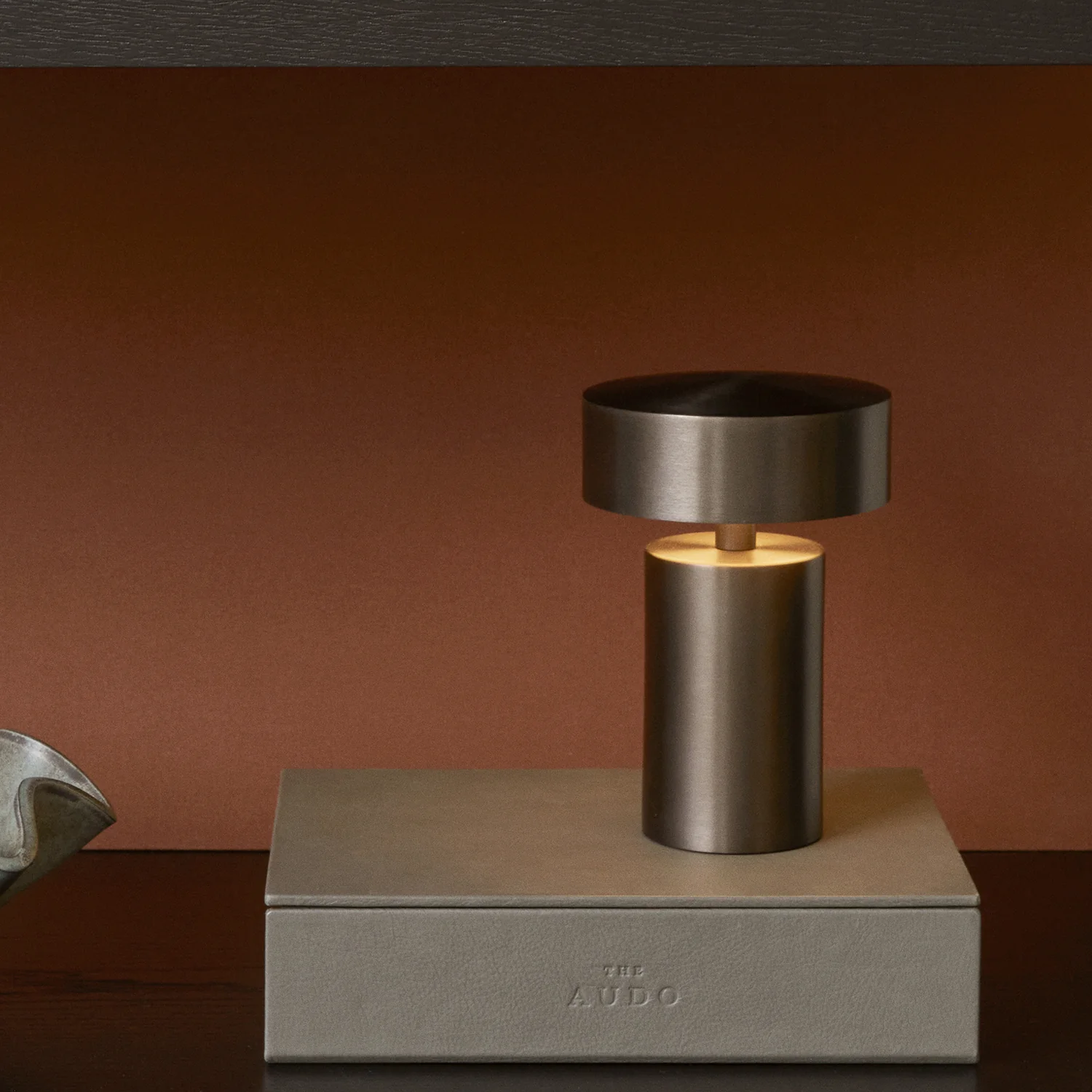 audo copenhagen (menu) | column table lamp | bronze v2 - Image 2