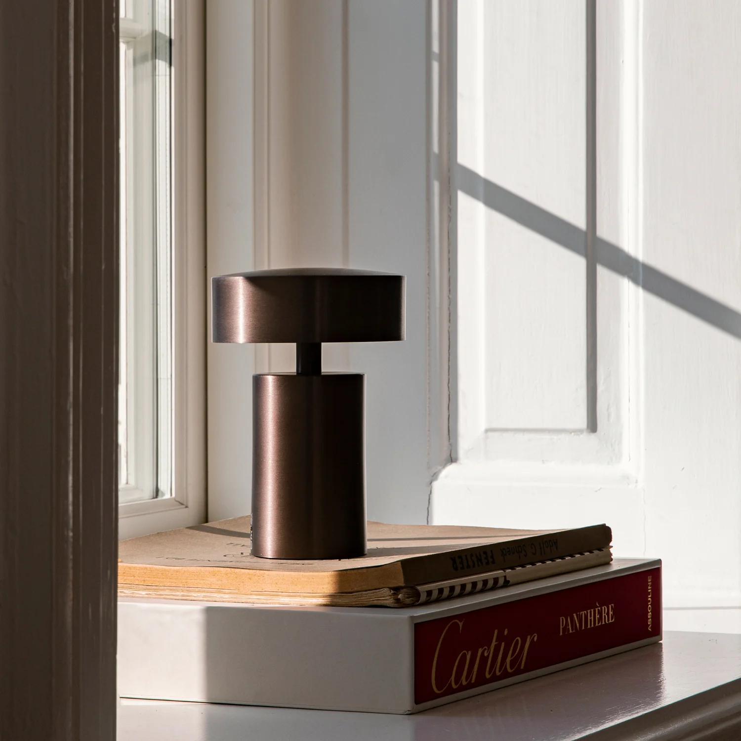 audo copenhagen (menu) | column table lamp | bronze v2 - Image 3