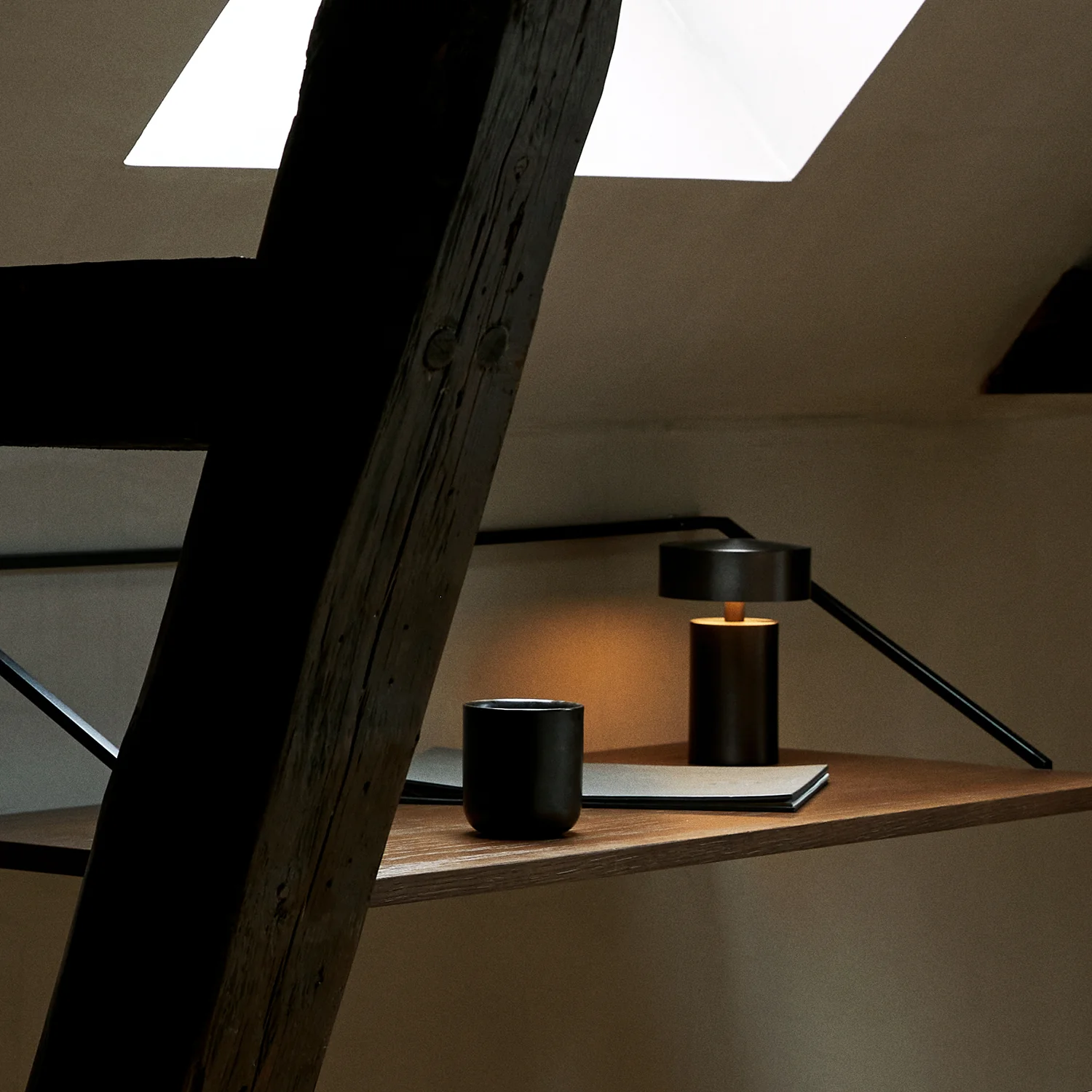 audo copenhagen (menu) | column table lamp | bronze v2 - Image 8