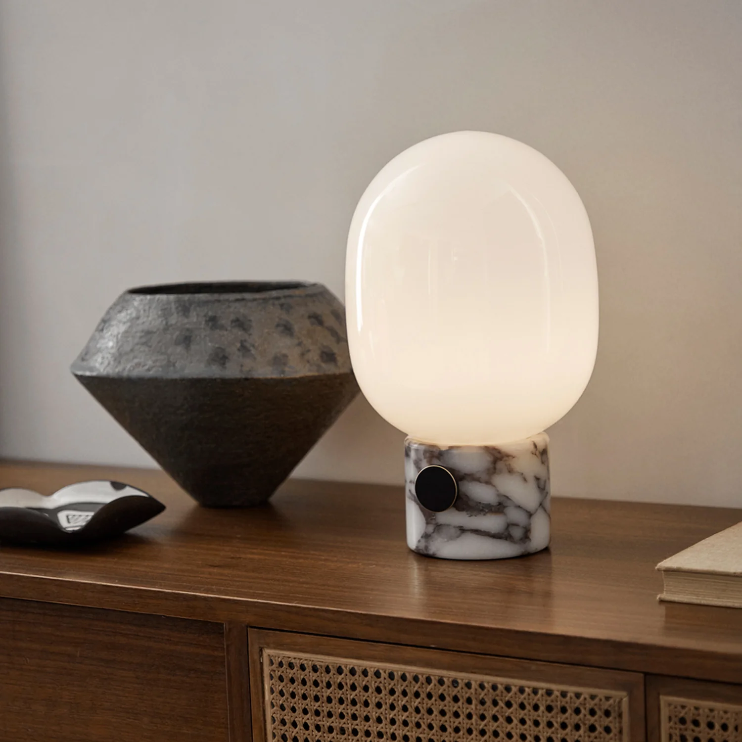 audo copenhagen (menu) | jwda table lamp large | rose calacatta viola marble - Image 2
