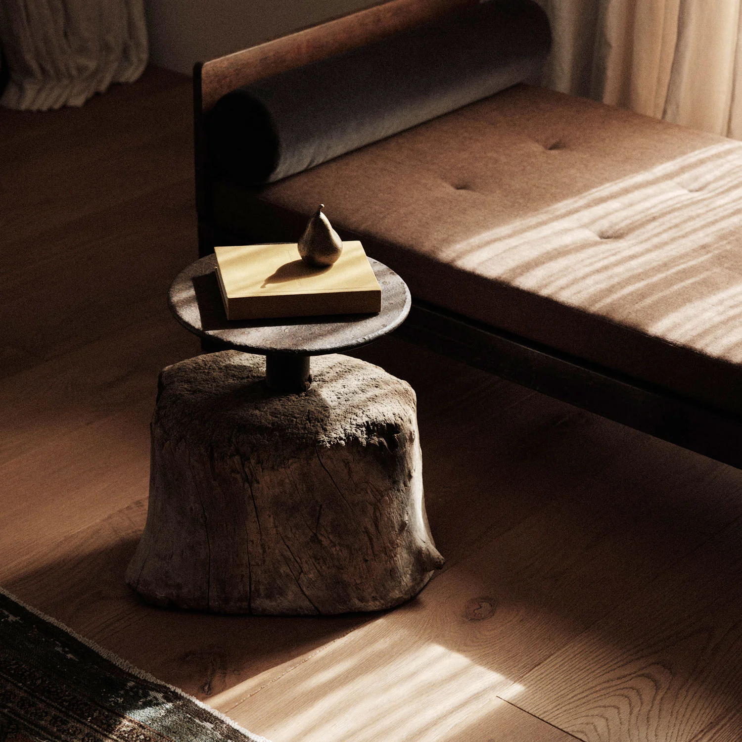 audo copenhagen (menu) | sentiment (pear) paper weight | brass - Image 8