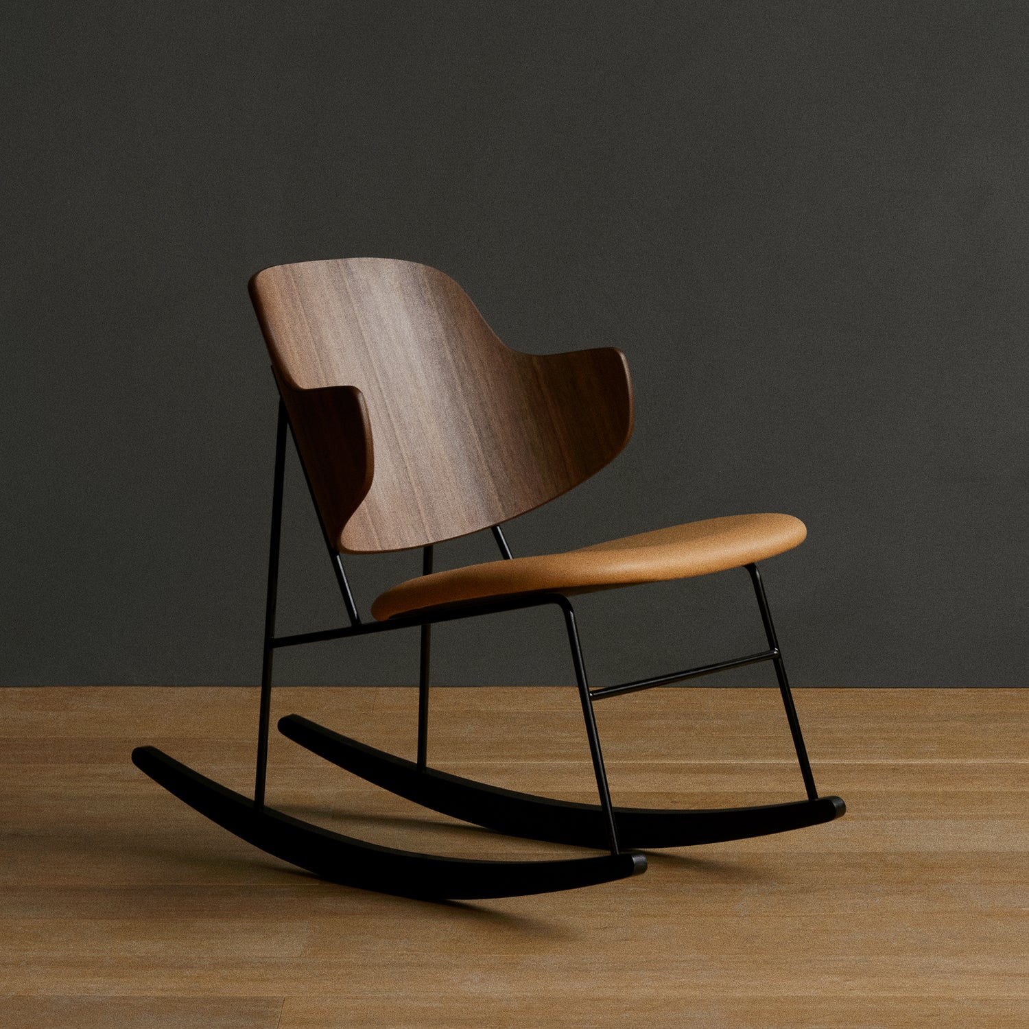 audo copenhagen (menu) | the penguin rocking chair | walnut + dakar cognac leather - Image 2