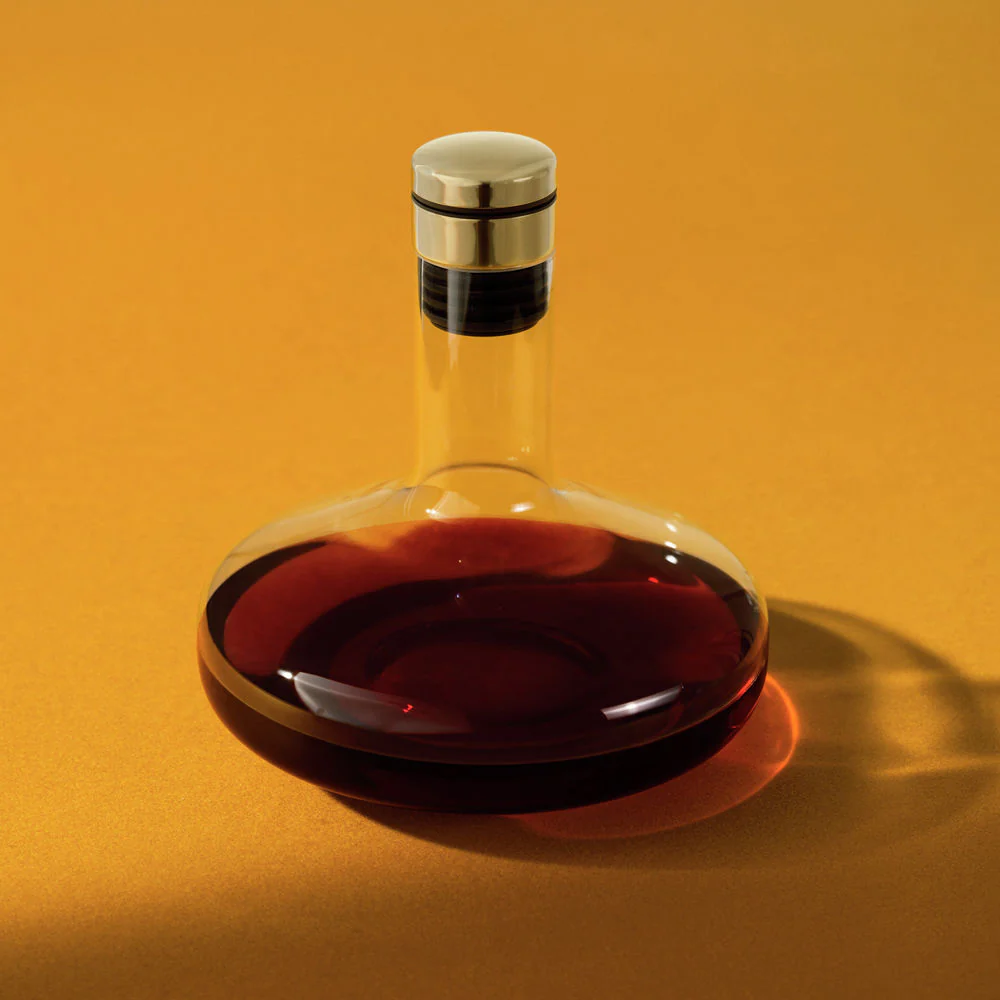 audo copenhagen (menu) | wine breather carafe deluxe | clear + brass - Image 5