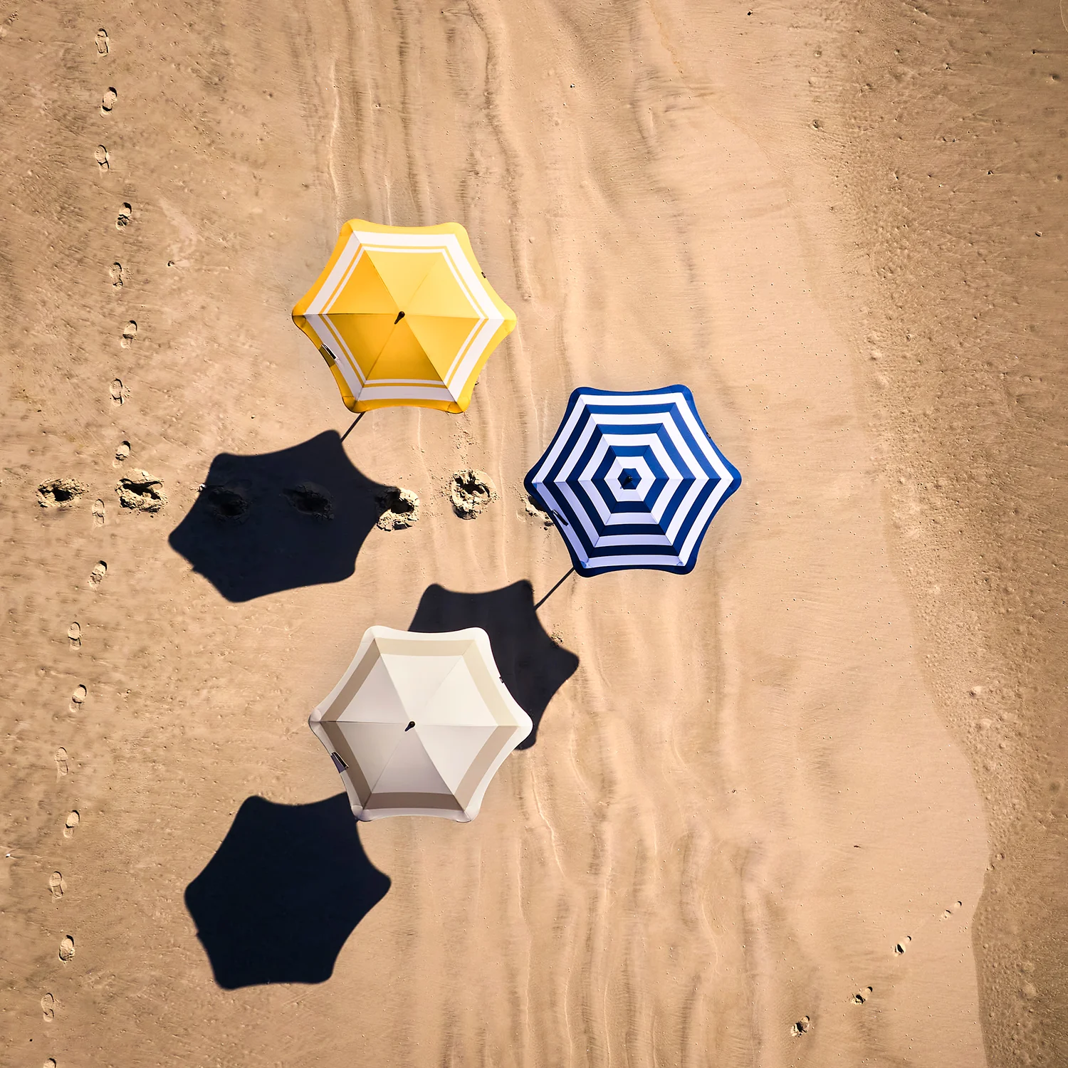blunt | beach umbrella | sand - Image 16