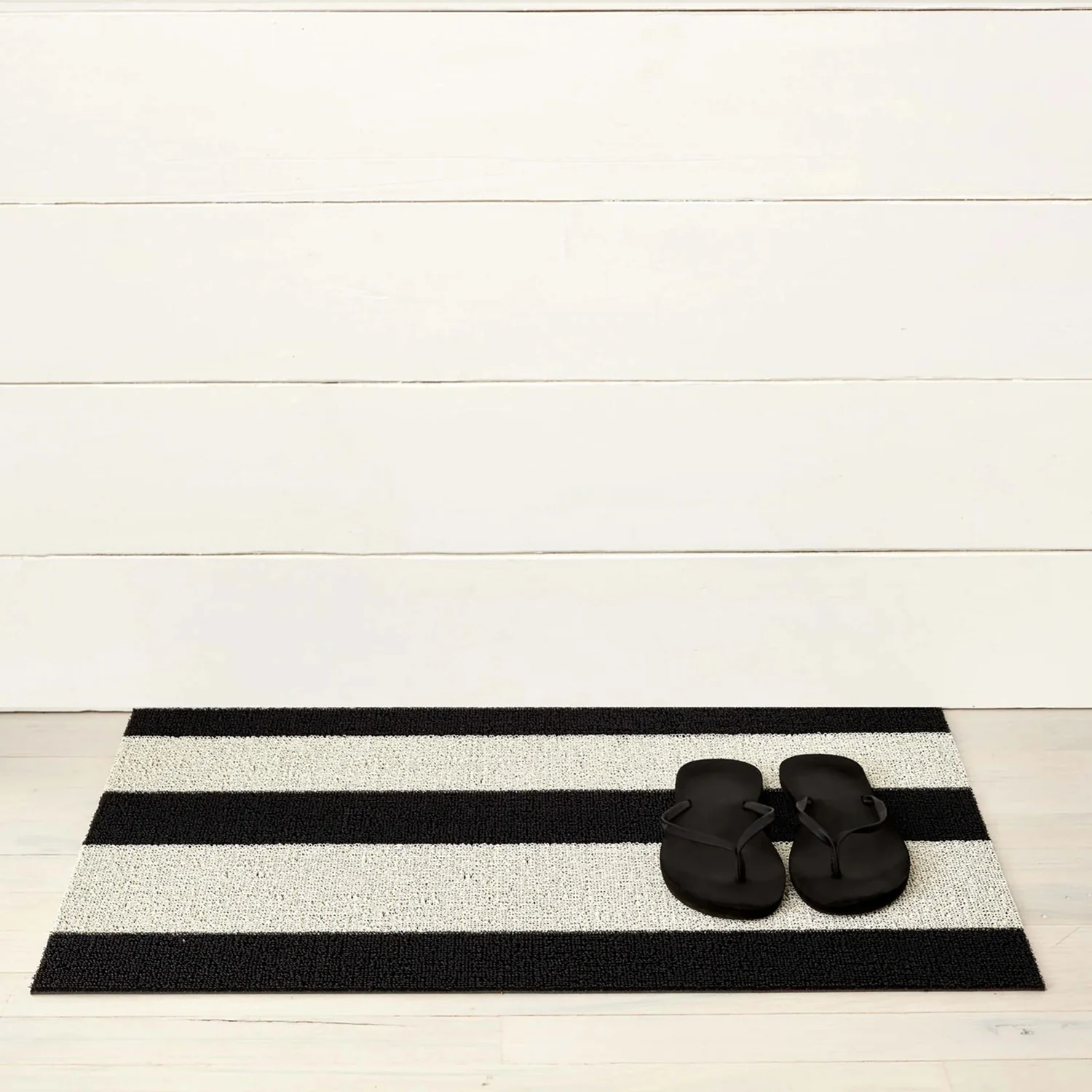 chilewich | shag doormat 46x71cm (18x28") | bold stripe black + white - Image 2