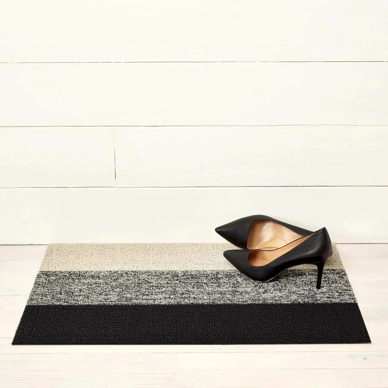 chilewich | shag doormat 46x71cm (18x28") | marbled stripe salt + pepper - Image 2