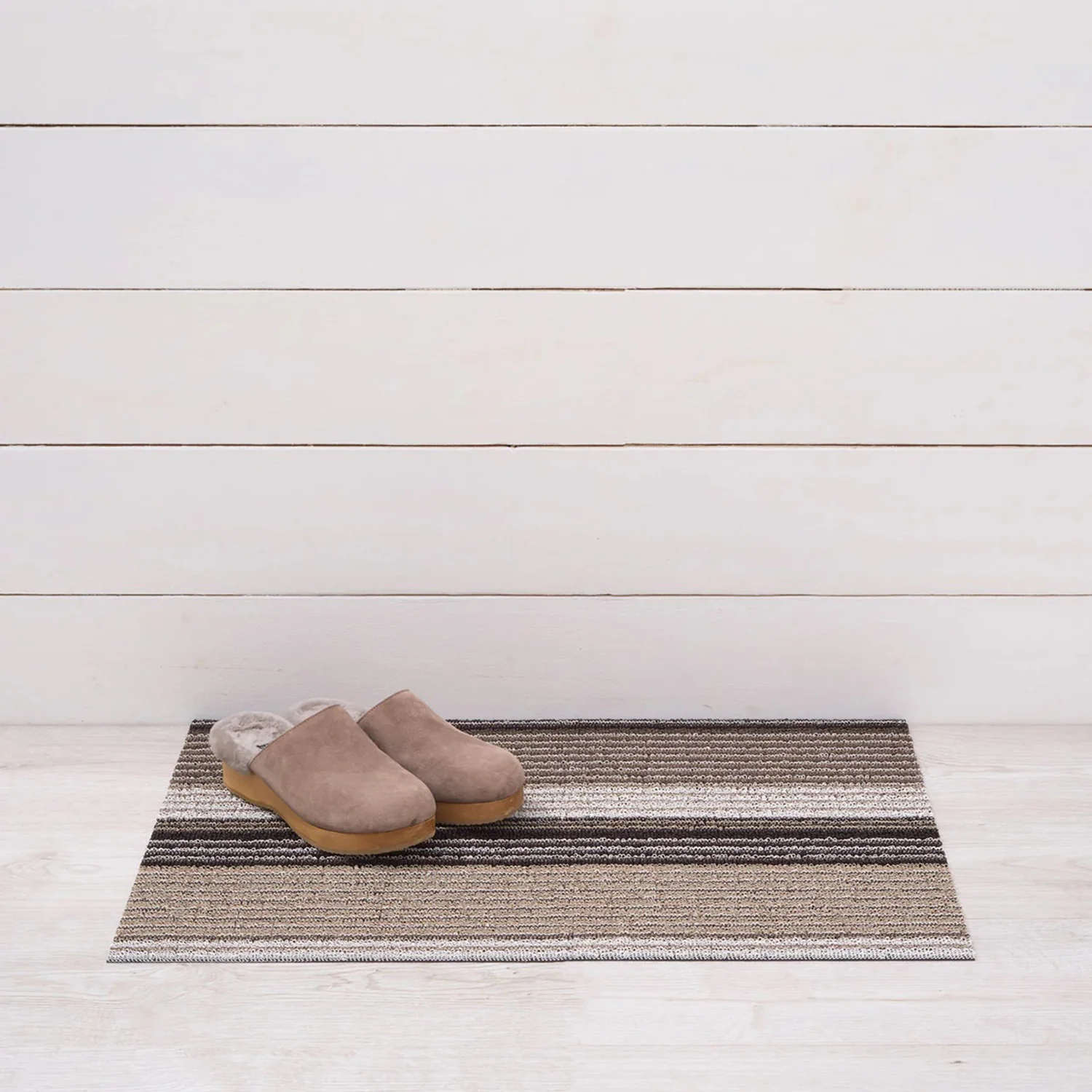 chilewich | shag doormat 46x71cm (18x28") | pleat stripe oyster - Image 2