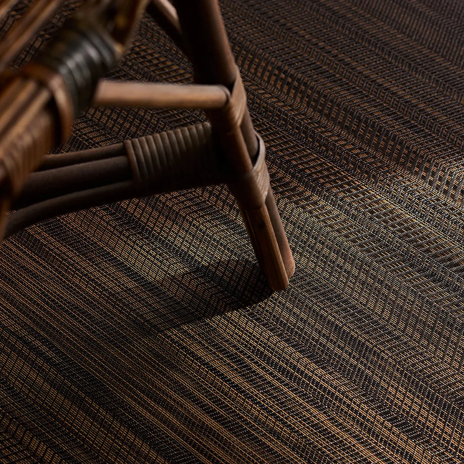 chilewich | woven floormat 183x269cm (72x106") | wave tiger eye - Image 3
