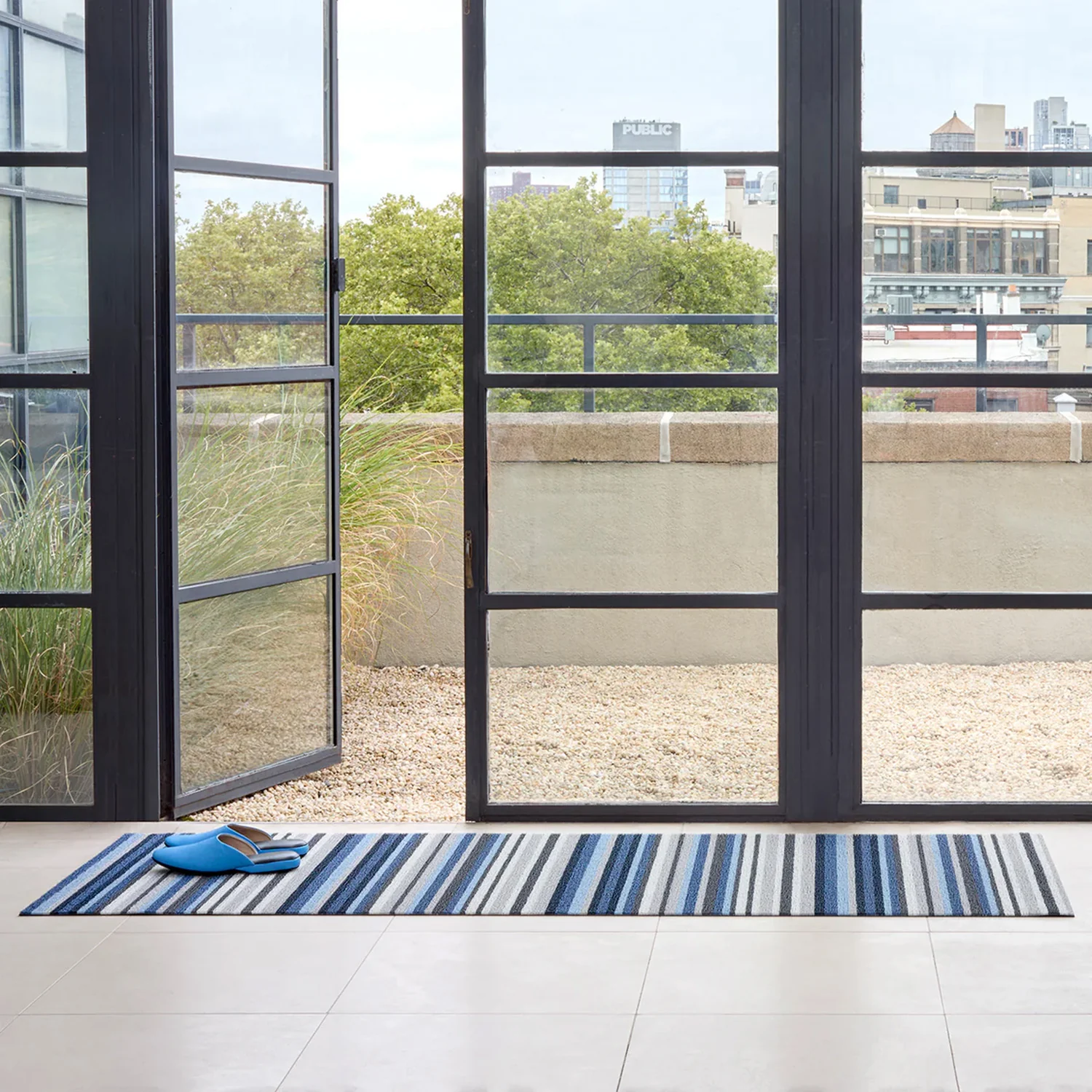 chilewich | shag runner mat 61x183cm (24x72") | horizon stripe deep sea - Image 2