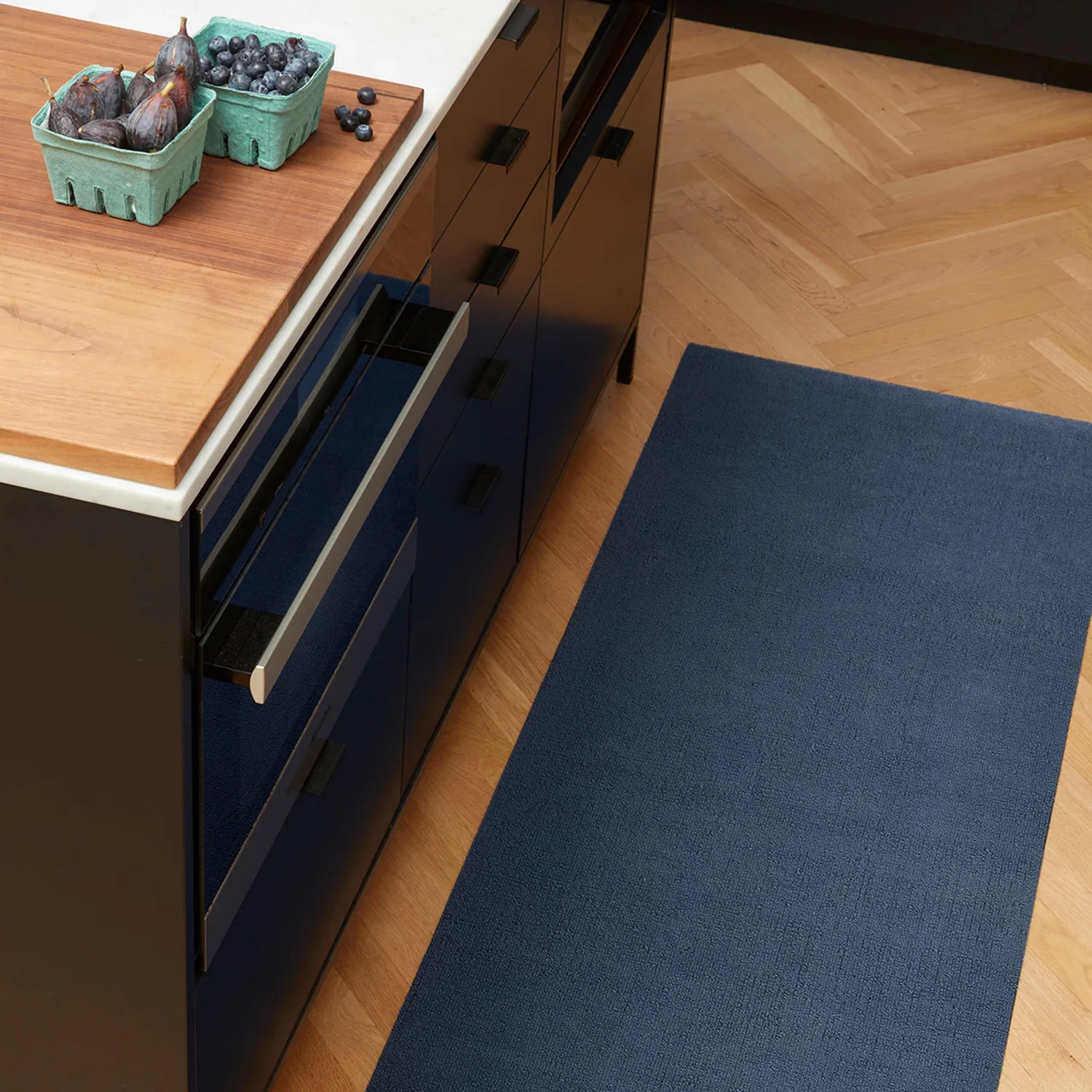 chilewich | shag runner mat 61x183cm (24x72") | solid indigo - Image 2