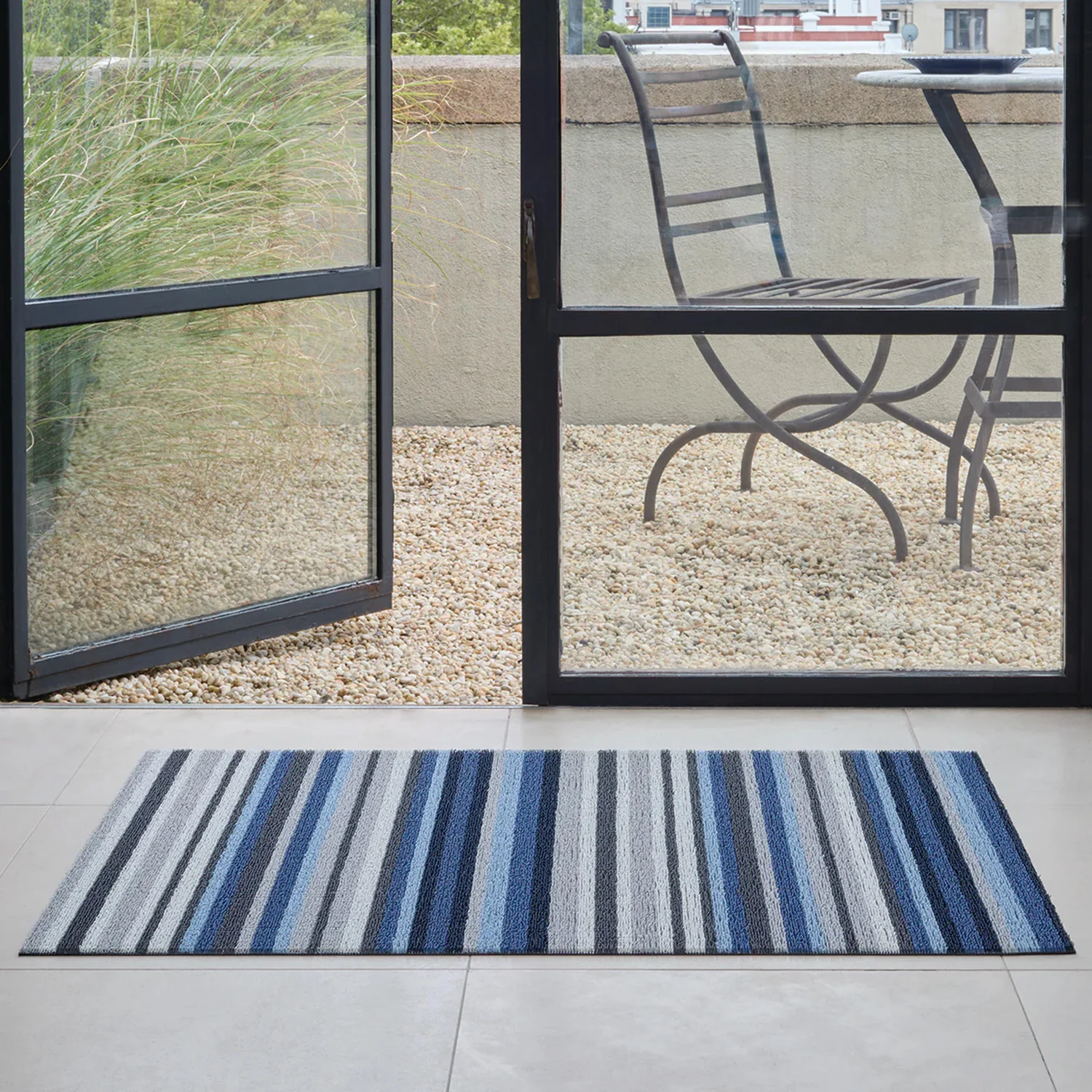 chilewich | shag utility doormat 61x91cm (24x36") | horizon stripe deep sea - Image 2