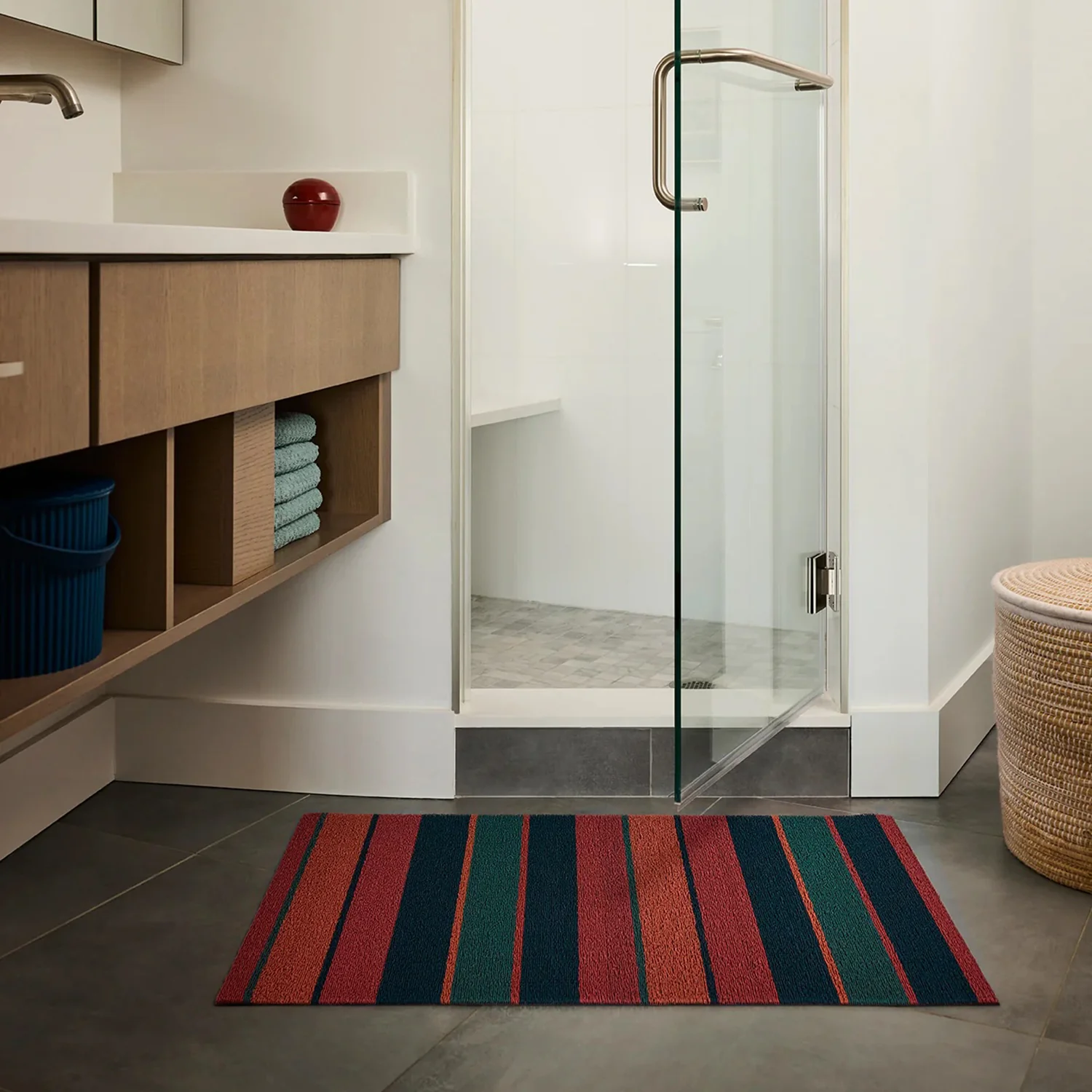 chilewich | shag utility doormat 61x91cm (24x36") | bolt stripe raspberry - Image 2