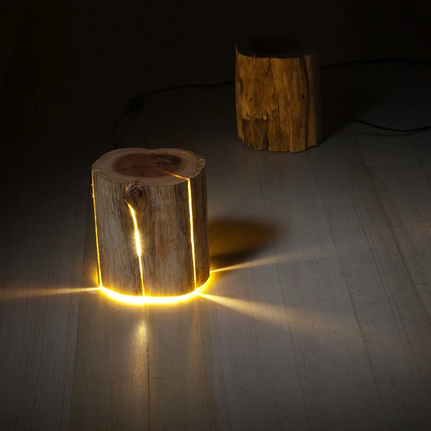 duncan meerding | cracked log lamp - Image 44