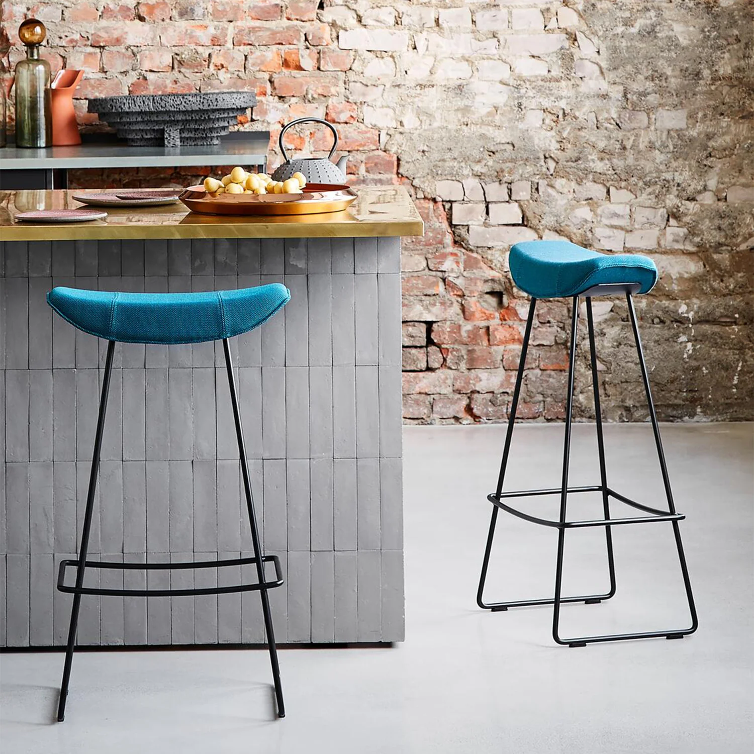freifrau | kya kitchen stool 63cm | cairo ebony (black) leather + black wire frame - Image 7