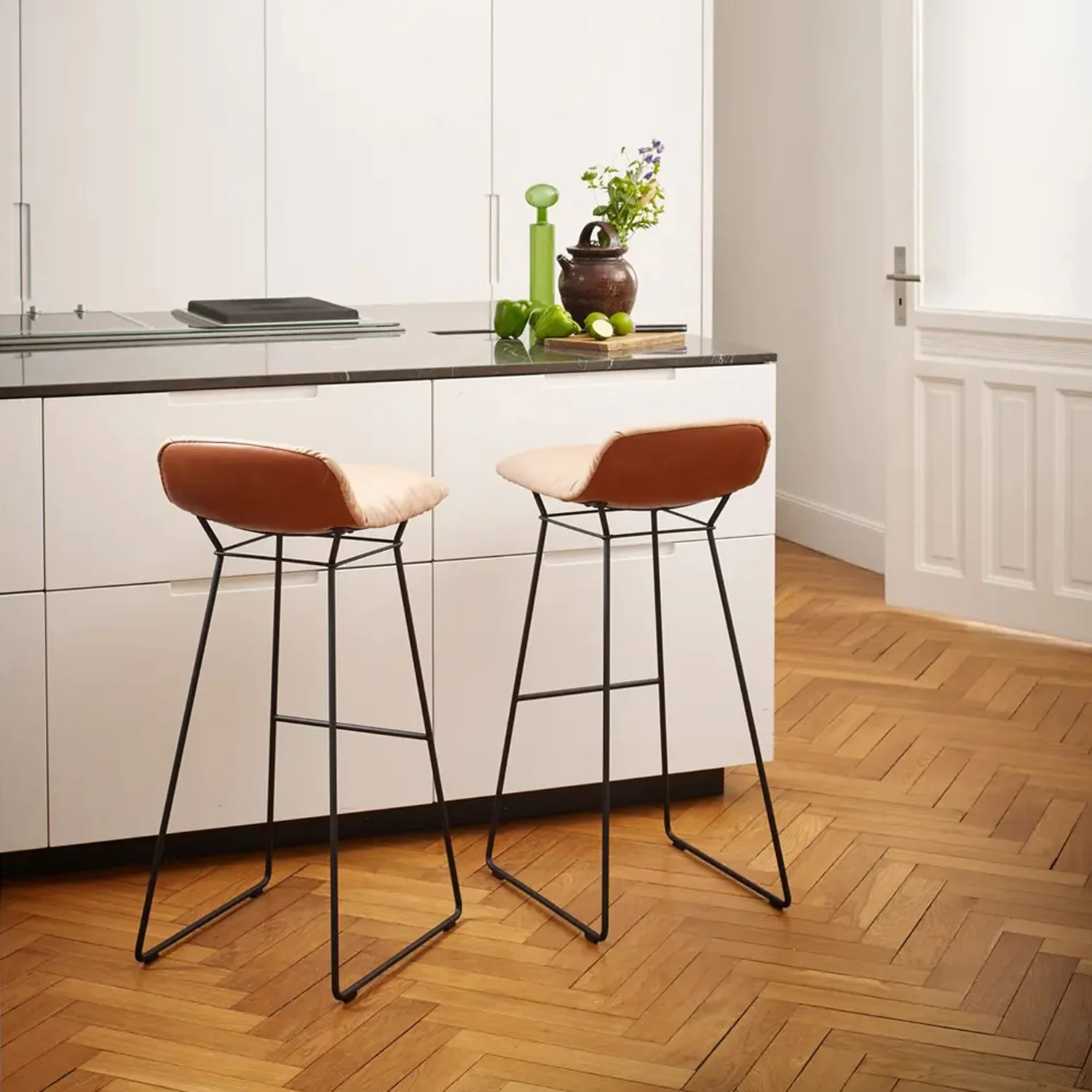 freifrau | leya barstool low 82cm | wire frame deep black| sahara ebony 60009 - Image 3