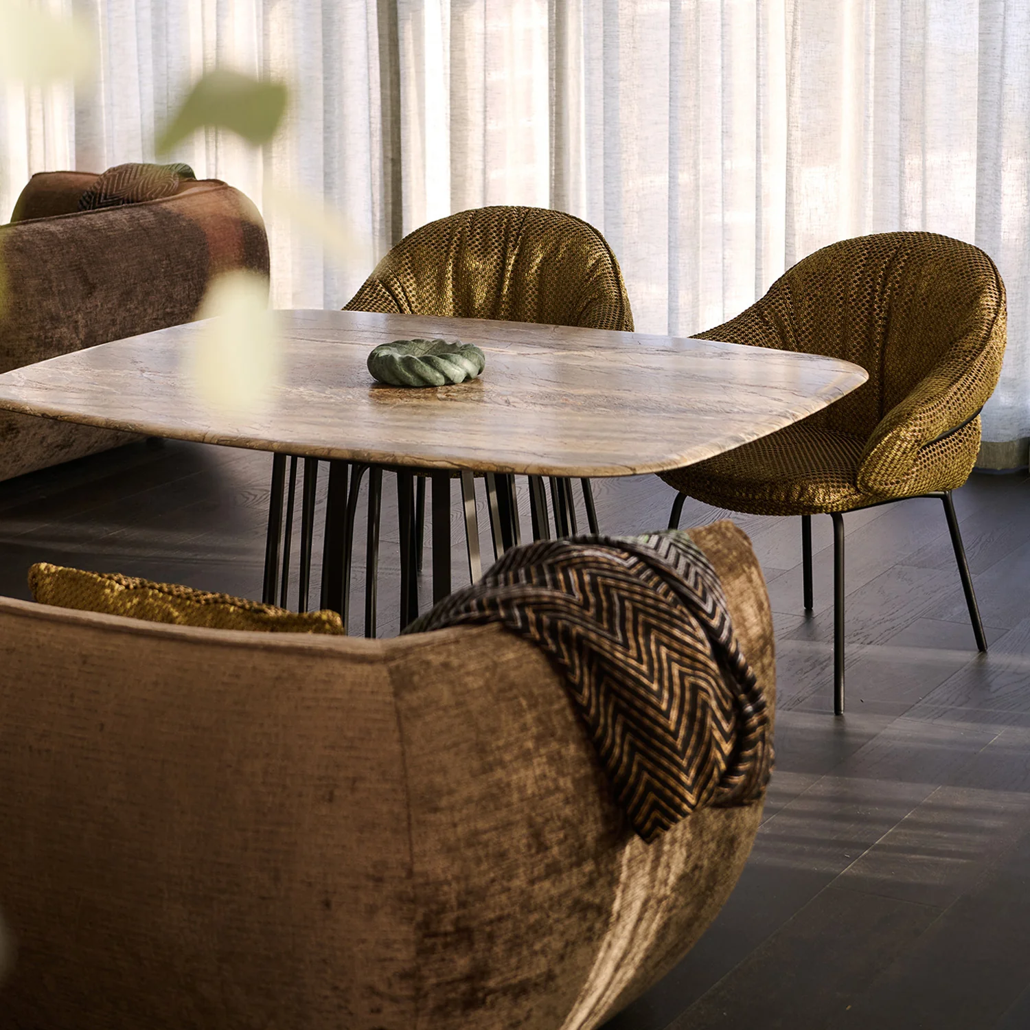 freifrau | low dining | marie armchair | deep black steel frame | nobilis raphael 73 vert kaki - Image 3