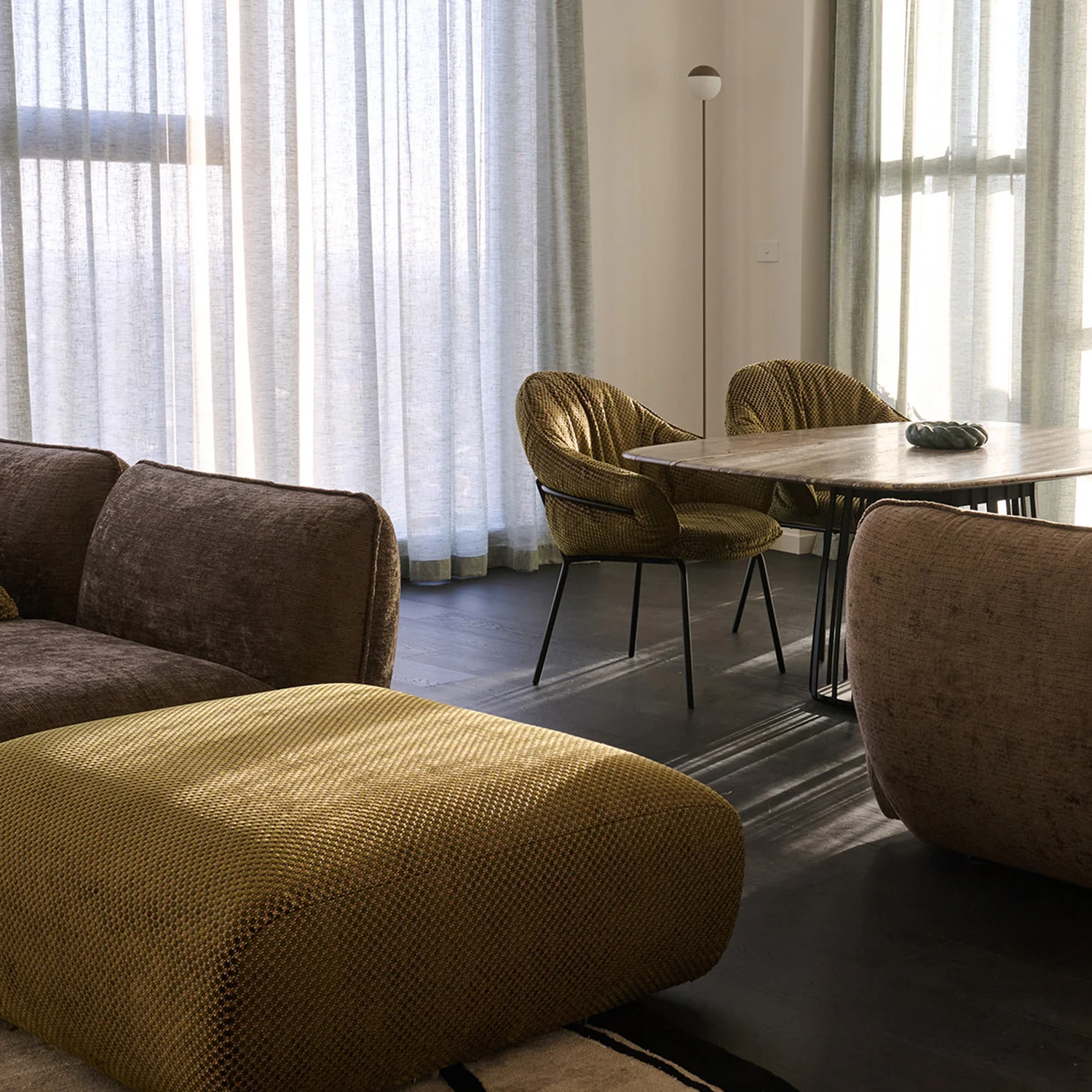 freifrau | low dining | marie armchair | deep black steel frame | nobilis raphael 73 vert kaki - Image 4