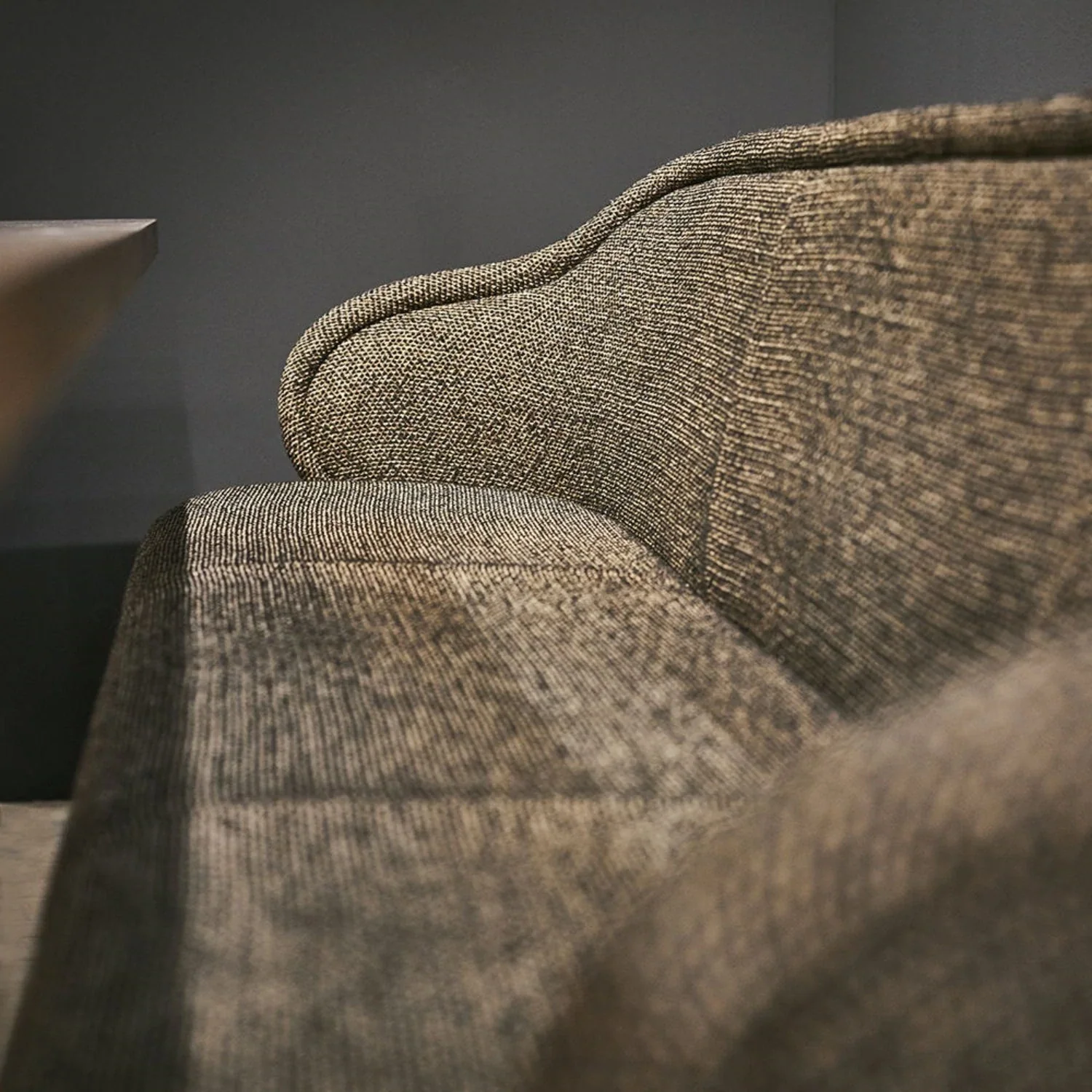 freifrau | ona curve bench 140cm | steel frame | safire 0001 - EX DISPLAY - Image 16