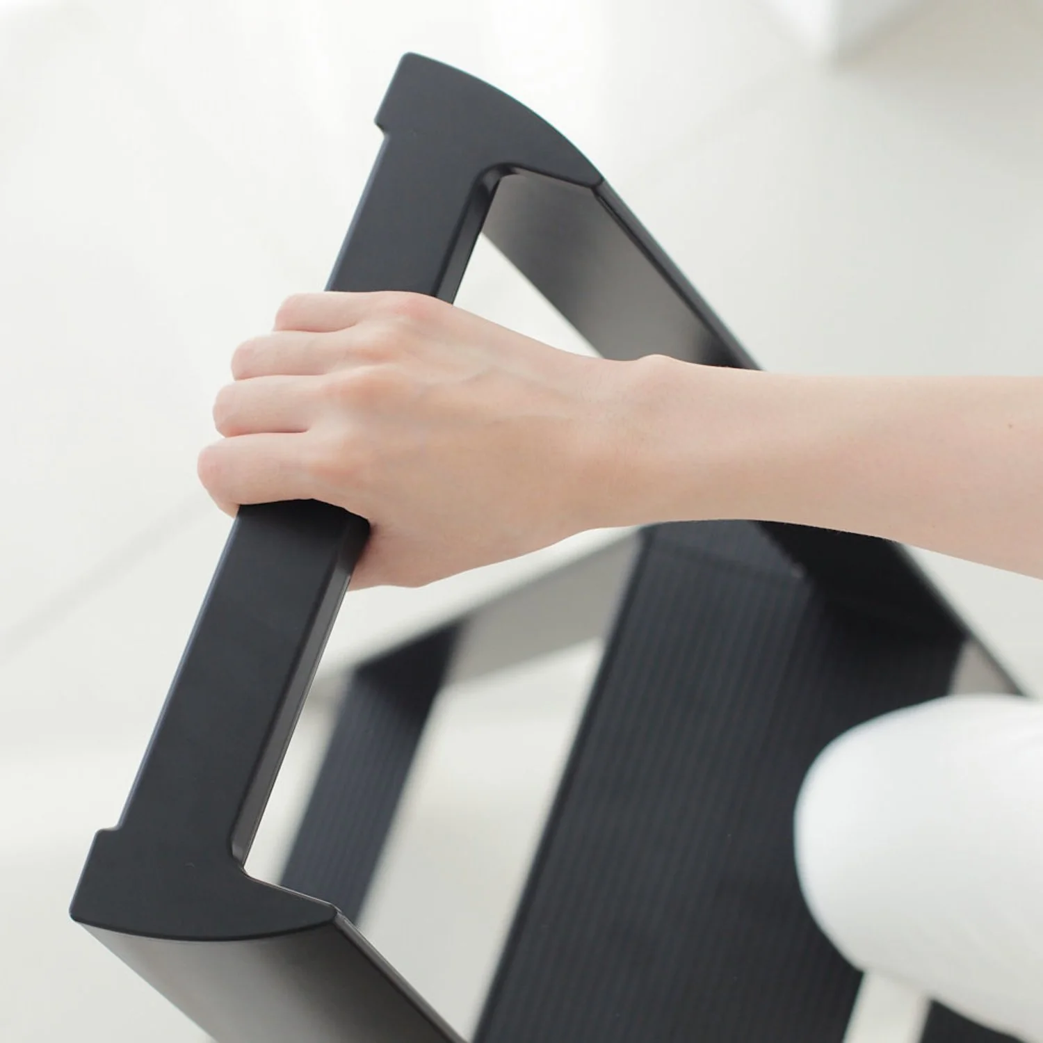 hasegawa | lucano 3 step ladder | black - Image 3