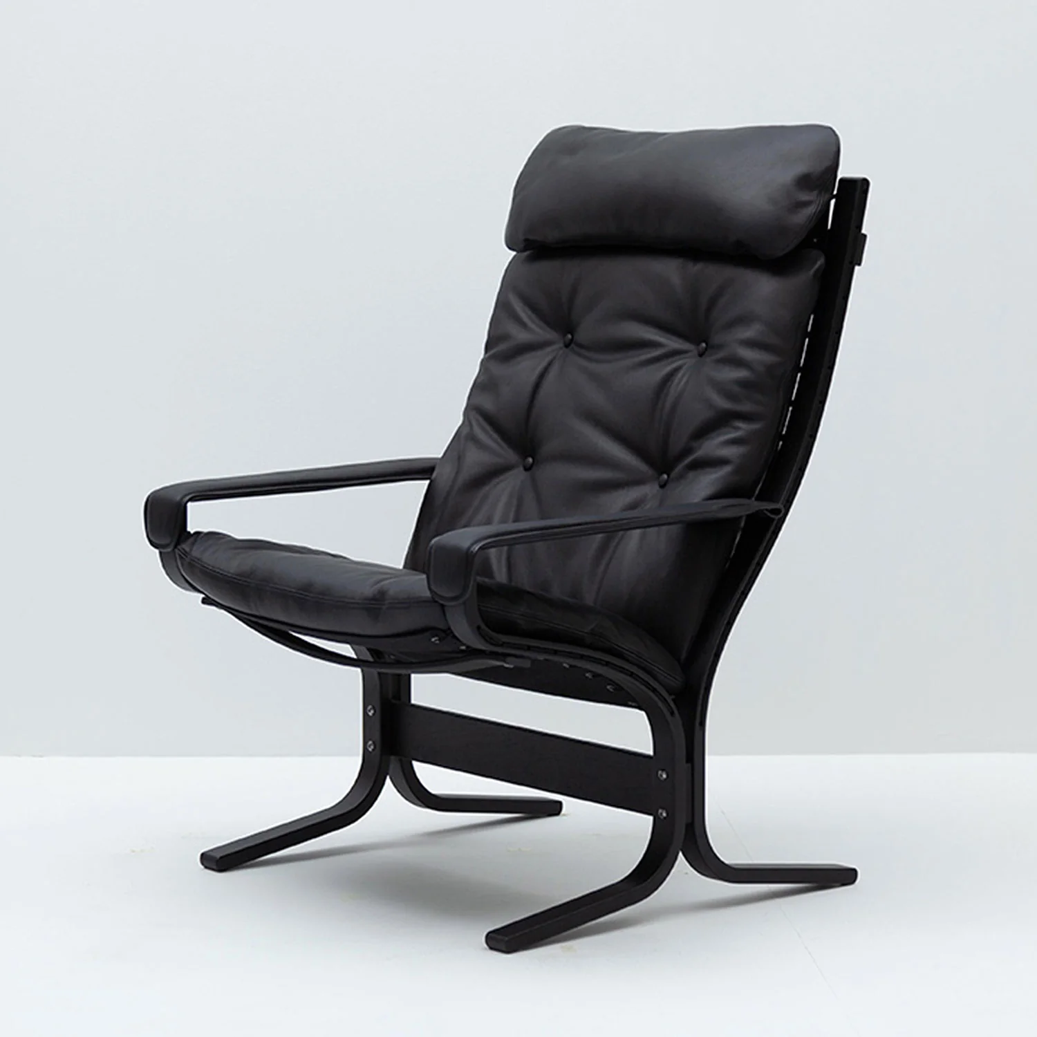 hjelle | siesta classic 301 chair | high back with arms | black oak + hemsen HA19 leather - Image 4