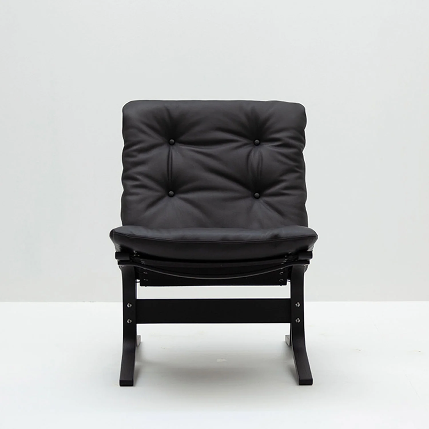 hjelle | siesta classic 302 chair | low back | black oak + hemsen HA19 leather - Image 3