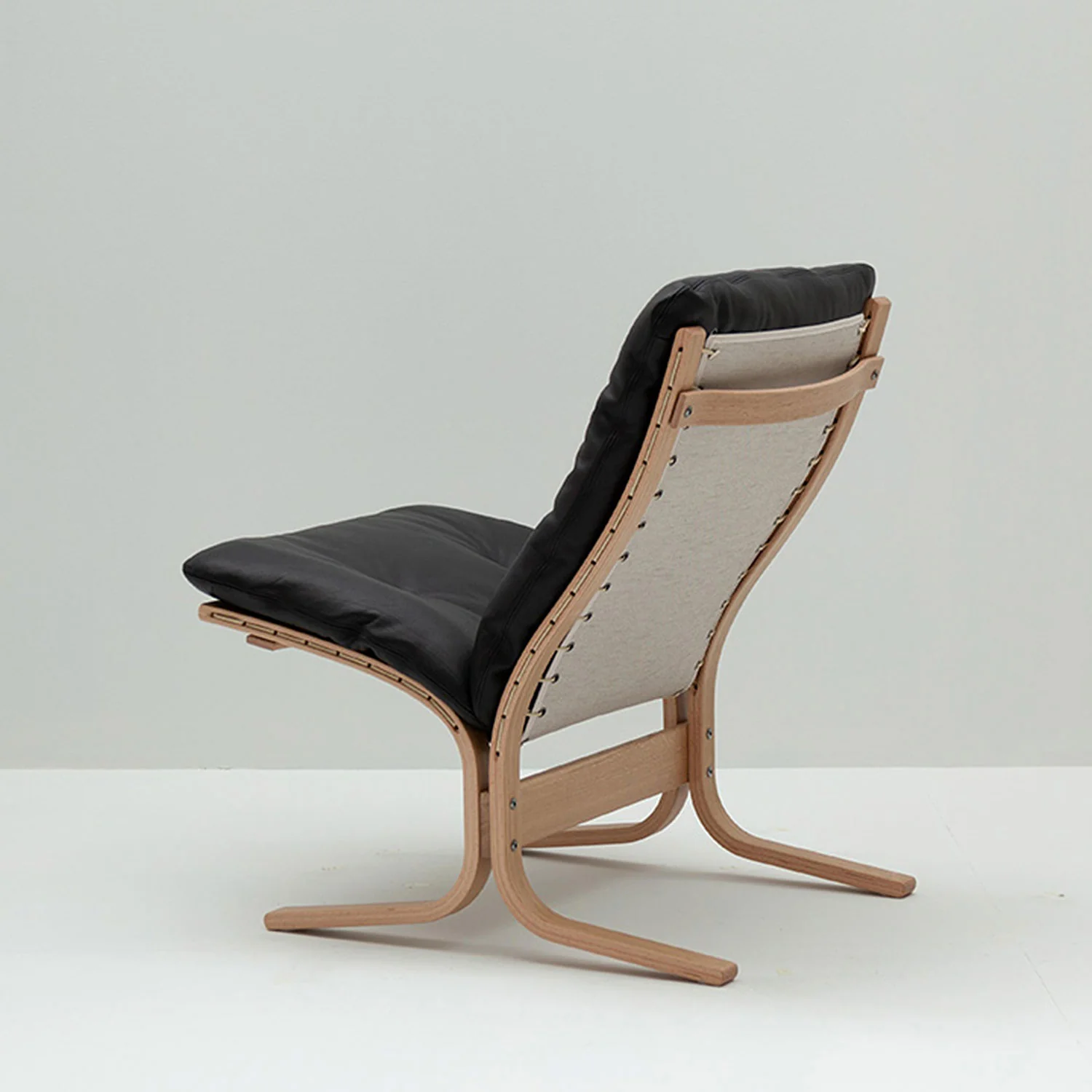 hjelle | siesta classic 302 chair | low back | oak + hemsen HA19 leather - Image 8