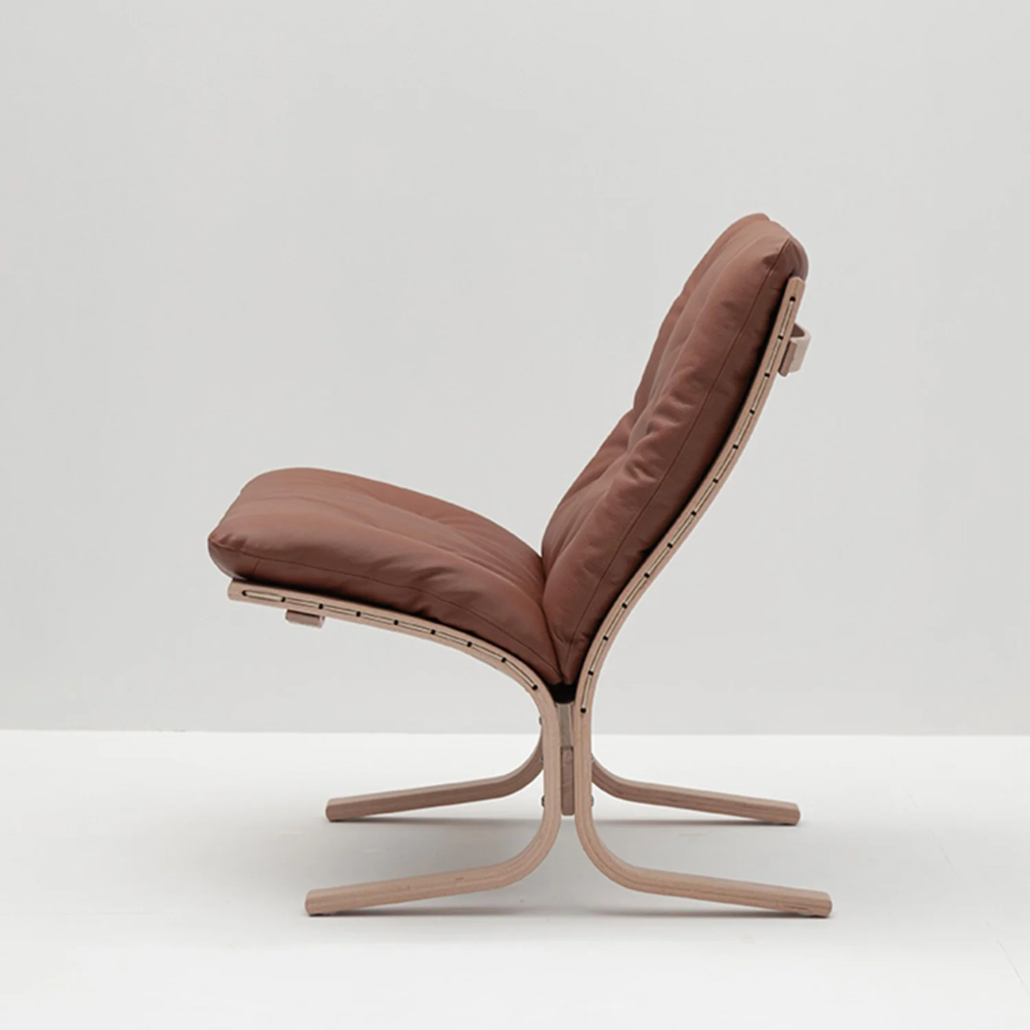 hjelle | siesta classic 302 chair | low back | oak + rustical tan leather - Image 2