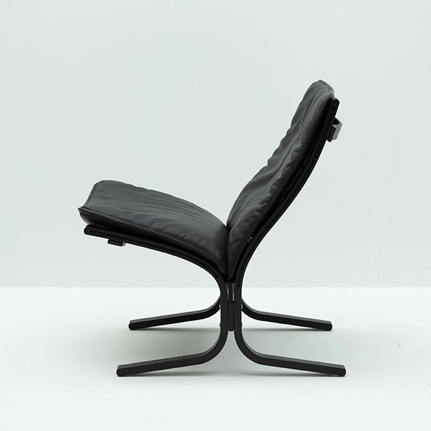 hjelle | siesta fiora 307 chair | low back | black oak + hemsen HA19 leather - Image 4