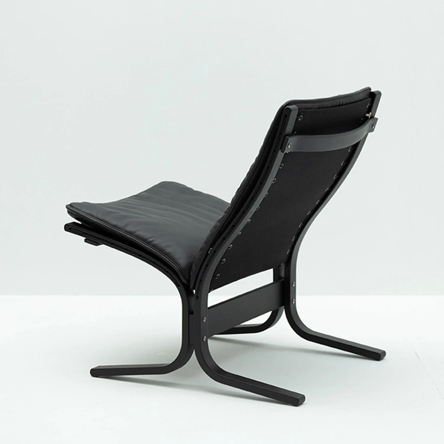hjelle | siesta fiora 307 chair | low back | black oak + hemsen HA19 leather - Image 5