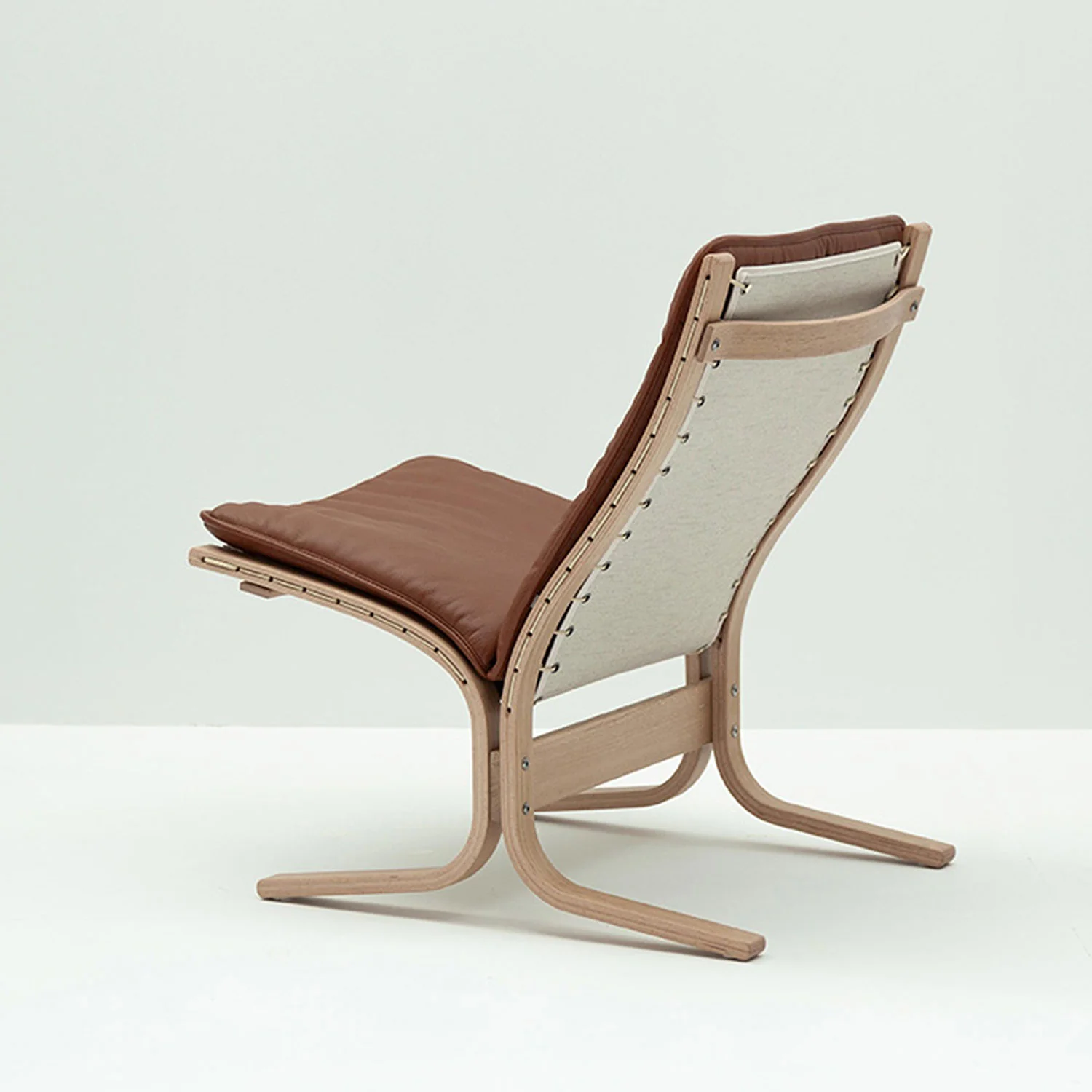 hjelle | siesta fiora 307 chair | low back | oak + rustical tan leather - Image 4