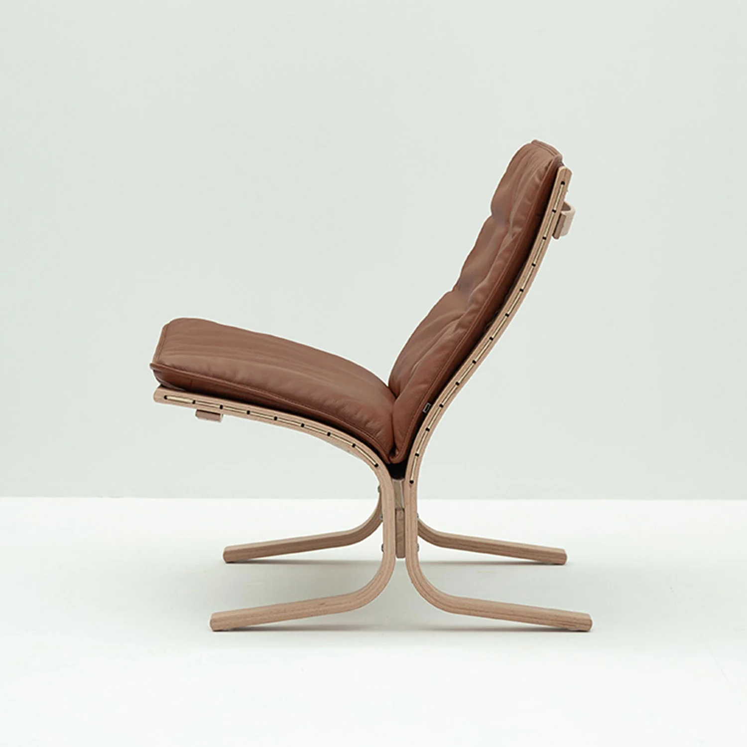 hjelle | siesta fiora 307 chair | low back | oak + rustical tan leather - Image 5