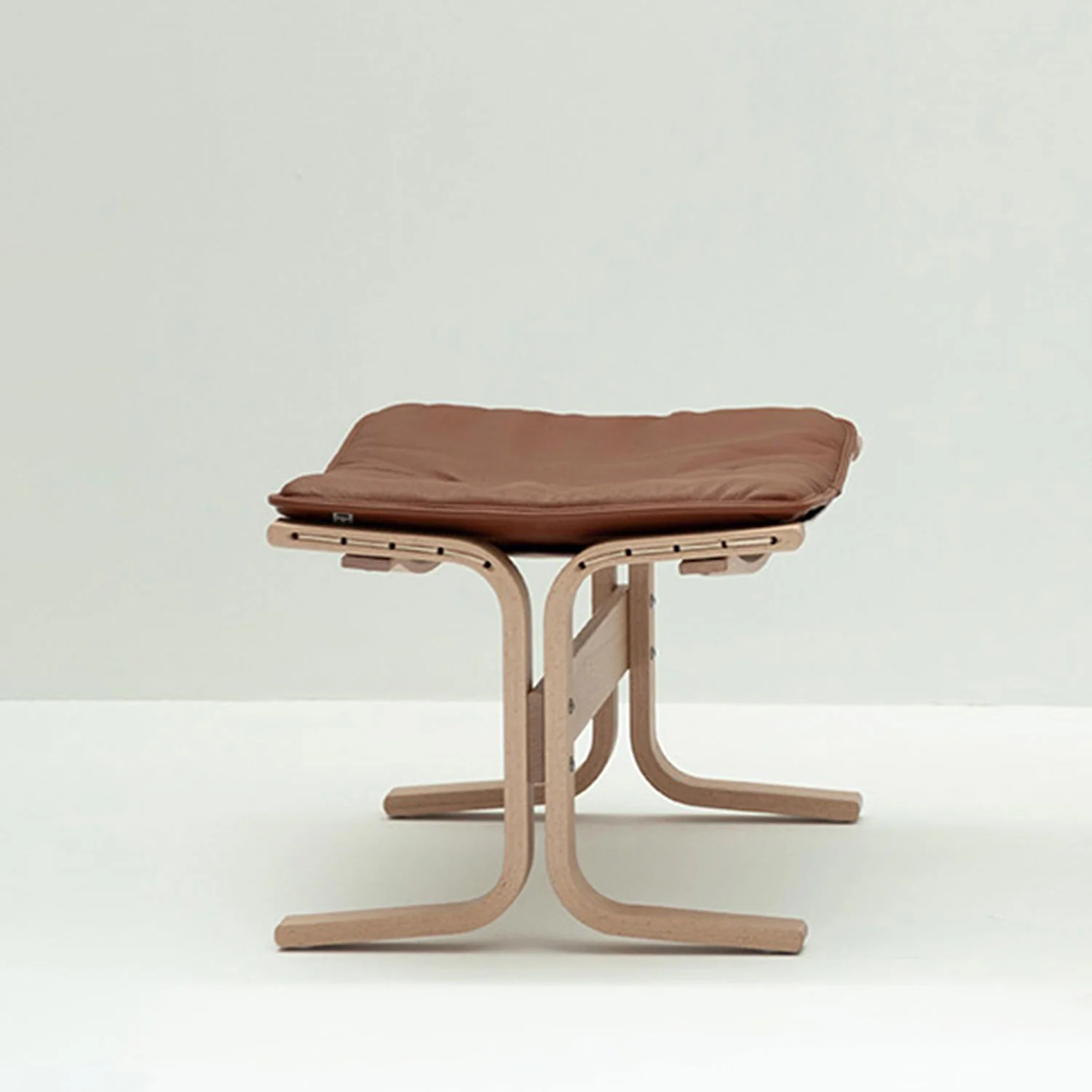 hjelle | siesta fiora 309 footstool | oak + rustical tan leather - Image 3
