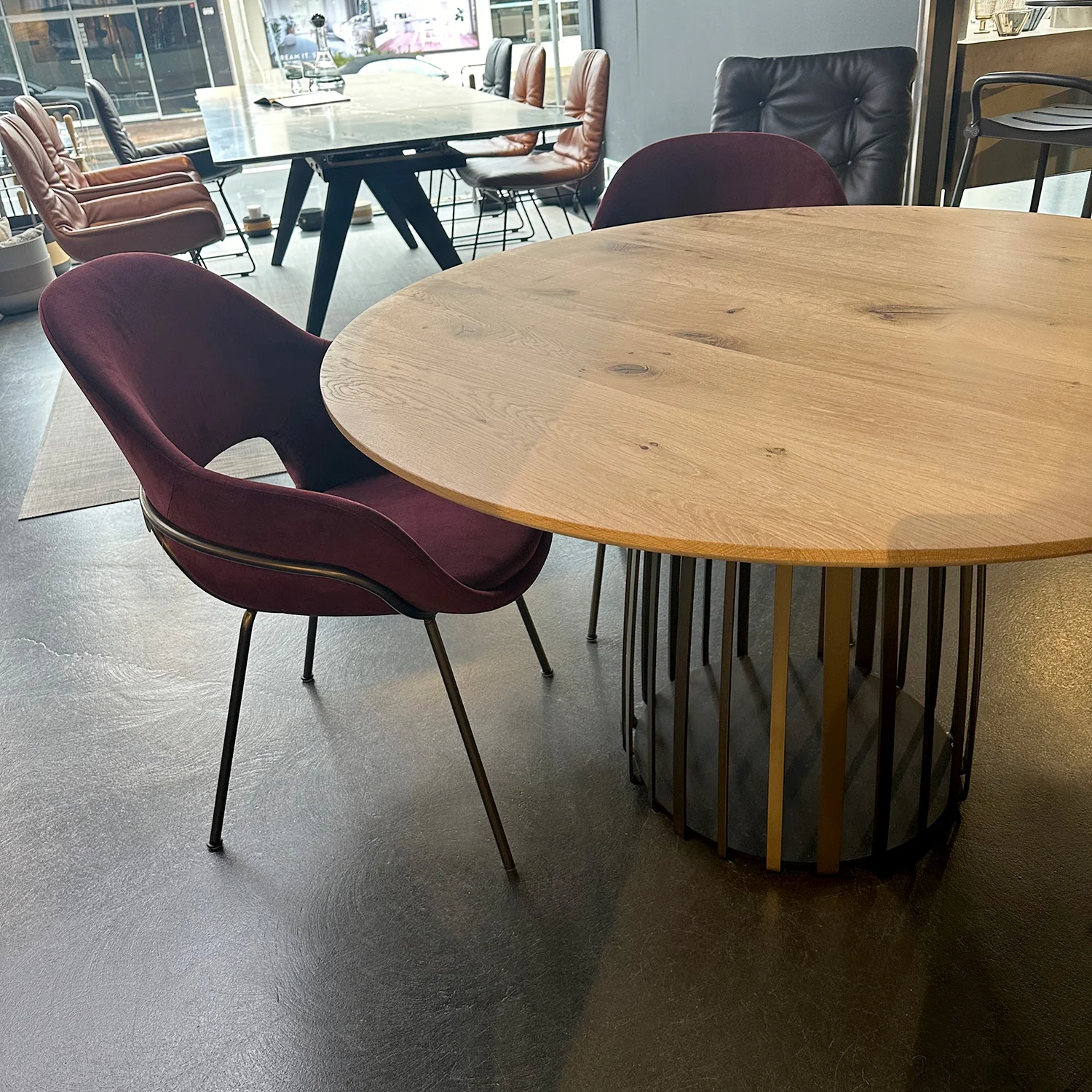 janua | bc 07 basket table round | white pigmented oak + bronze base 125cm - Image 2