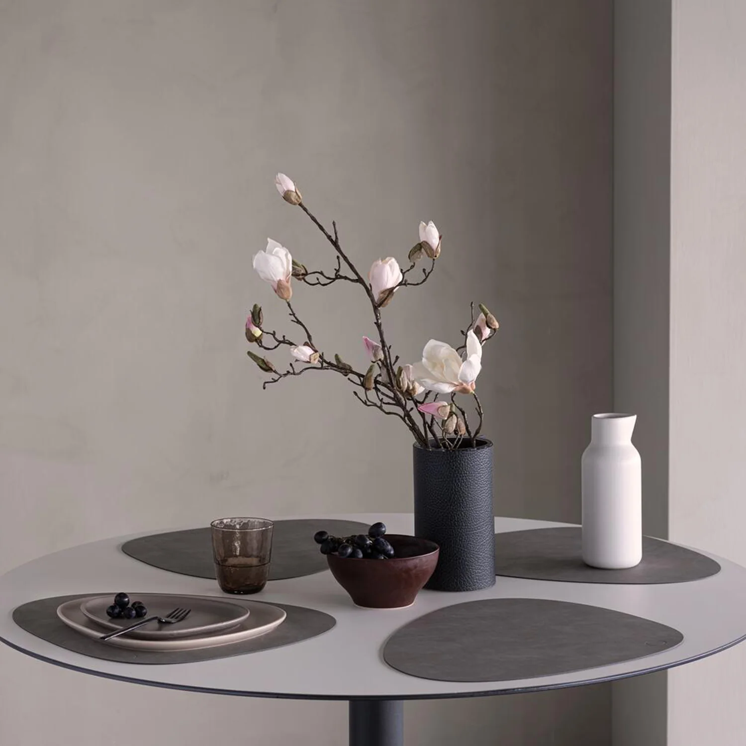 lind dna | table mat | curve large | nupo anthracite - Image 4