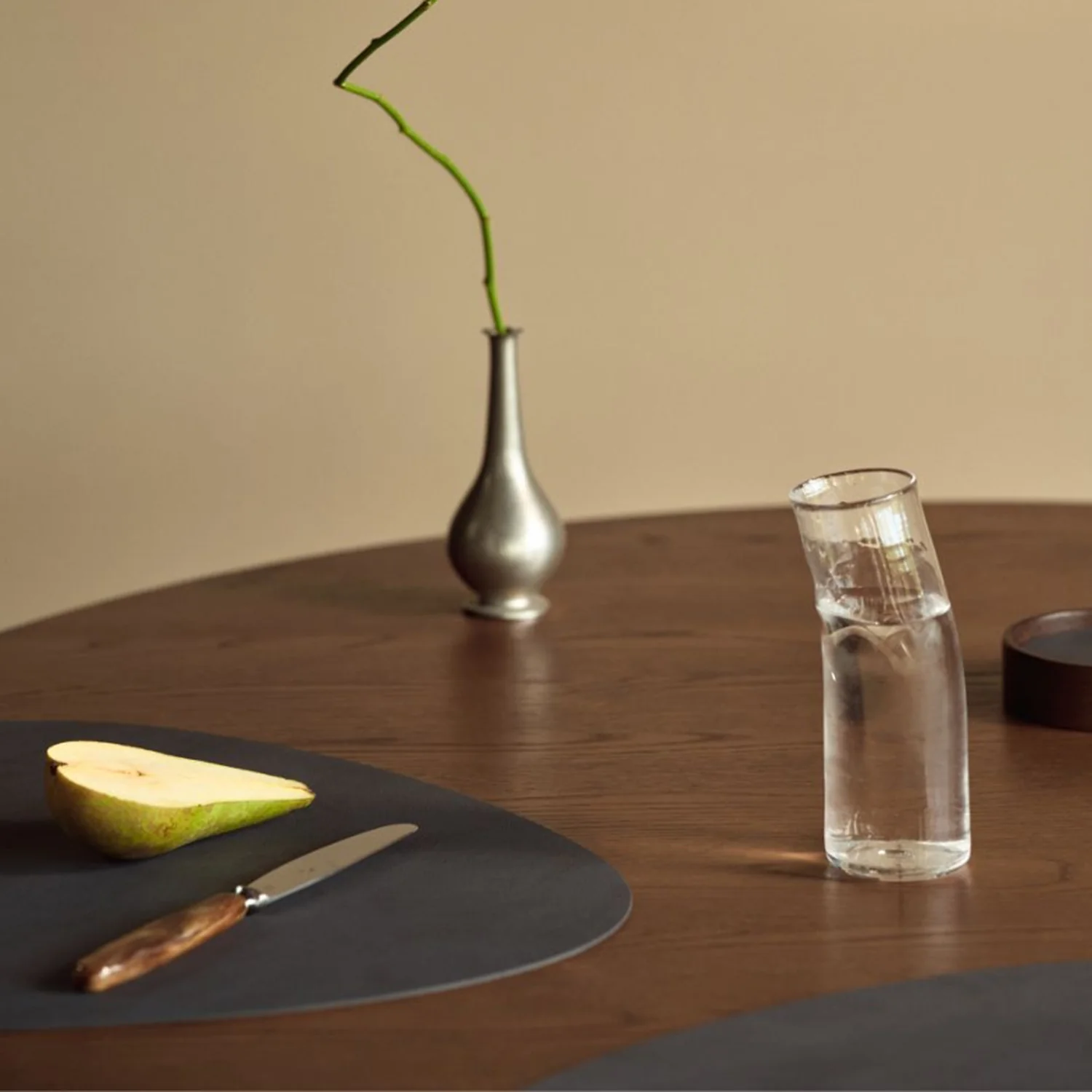 lind dna | table mat | curve large | nupo anthracite - Image 9