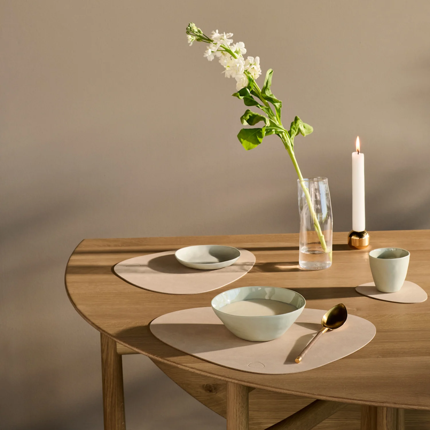 lind dna | table mat | curve large | nupo sand - Image 2