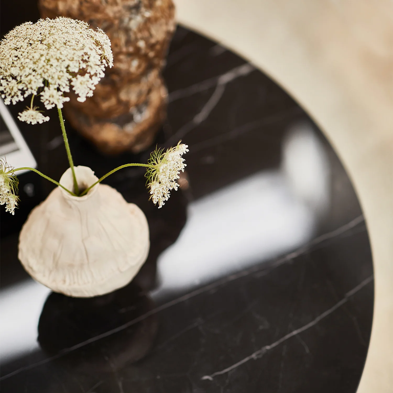 moeller design | CARRY side table | white calacatta ceramic + gold frame - Image 22