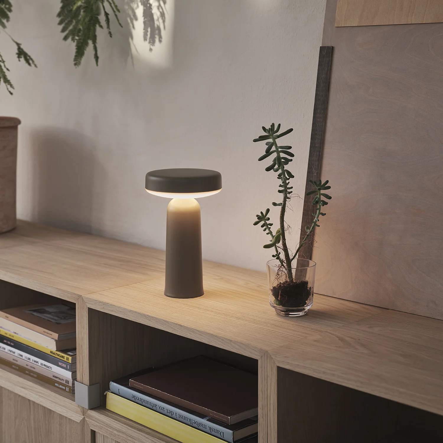 muuto | ease portable lamp | taupe - Image 2