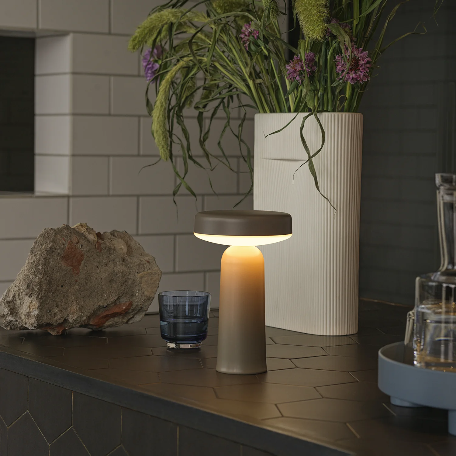 muuto | ease portable lamp | taupe - Image 3