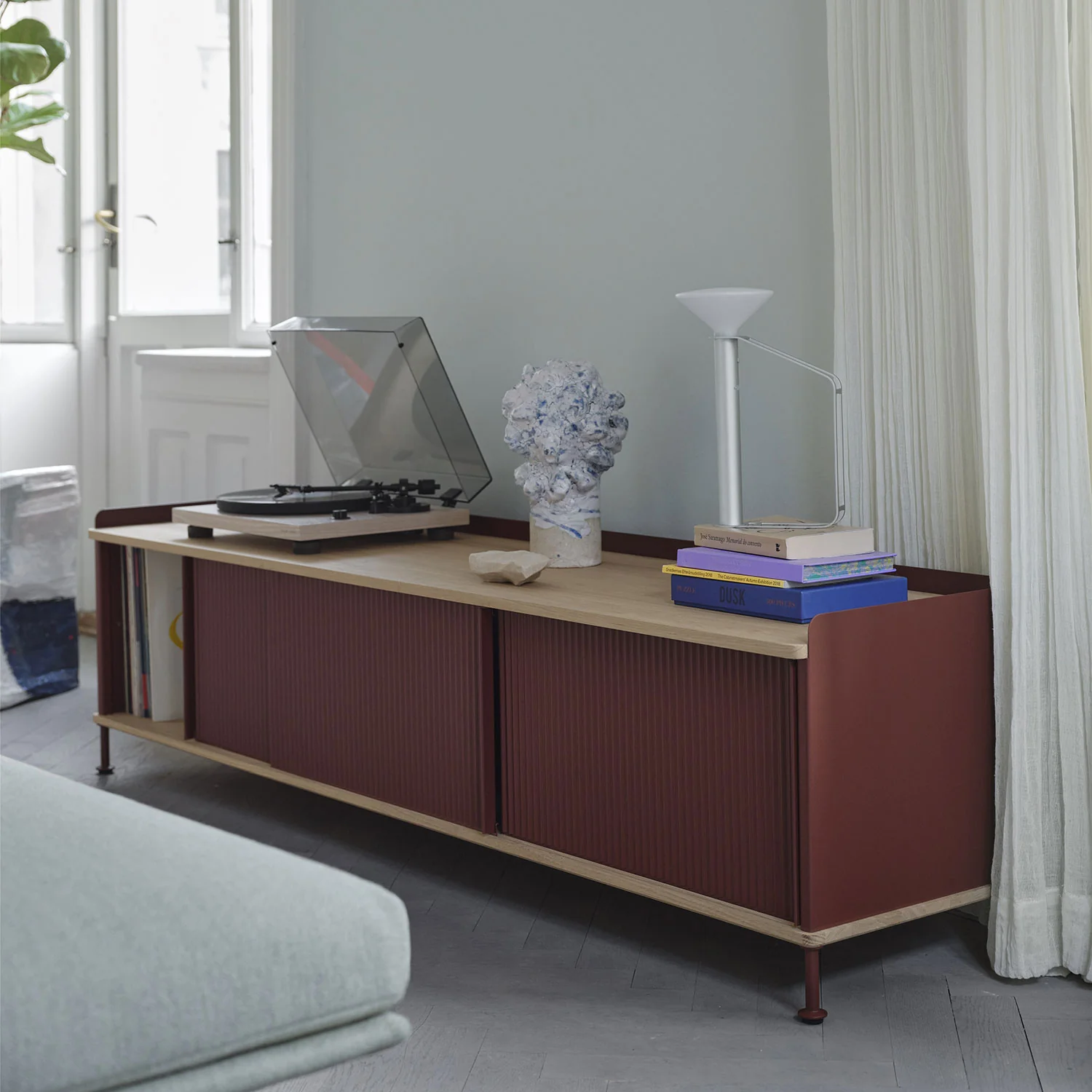 muuto | enfold sideboard low long | grey + oiled oak - Image 3